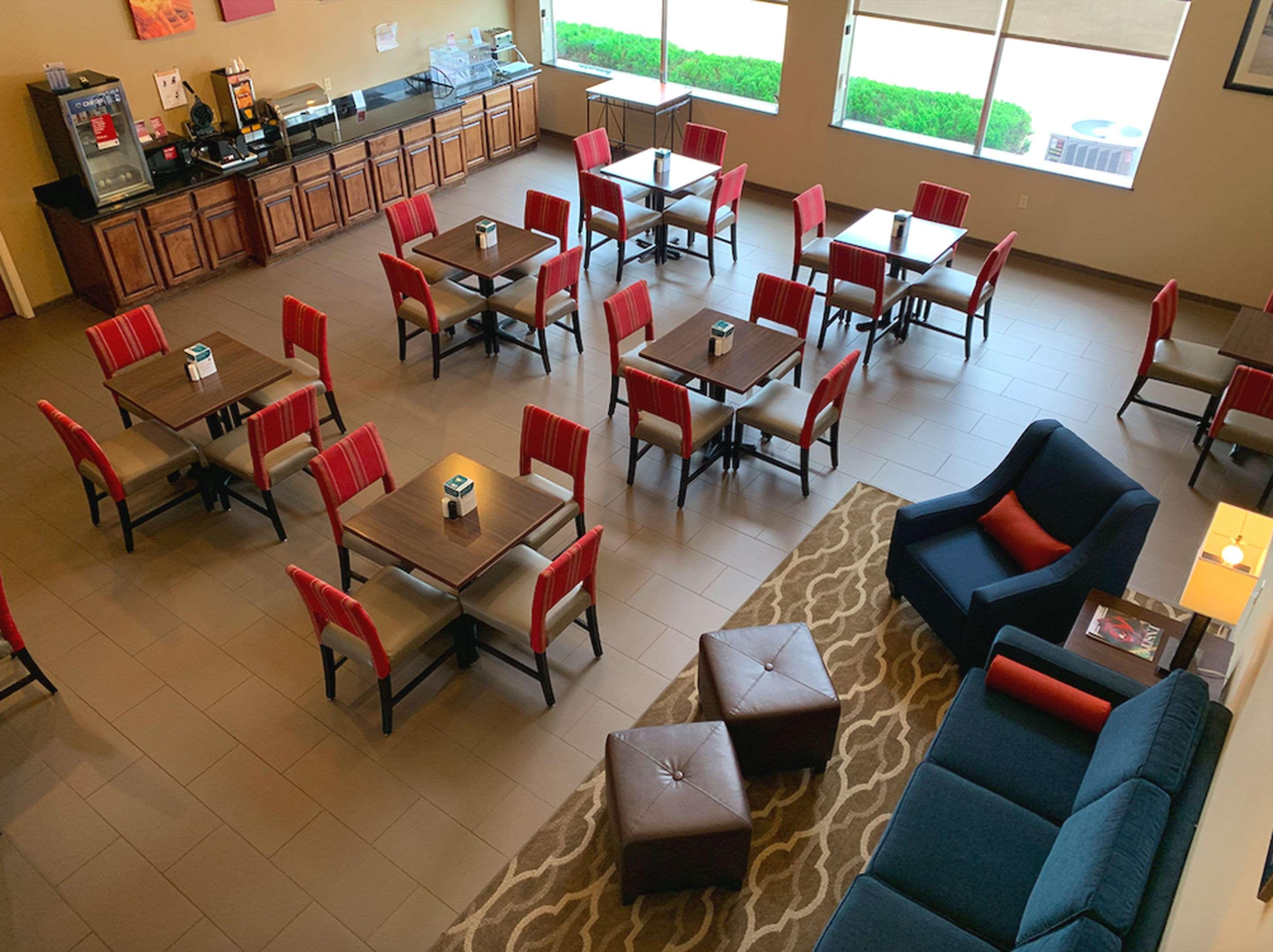 Restaurant Comfort Suites Texas Ave.