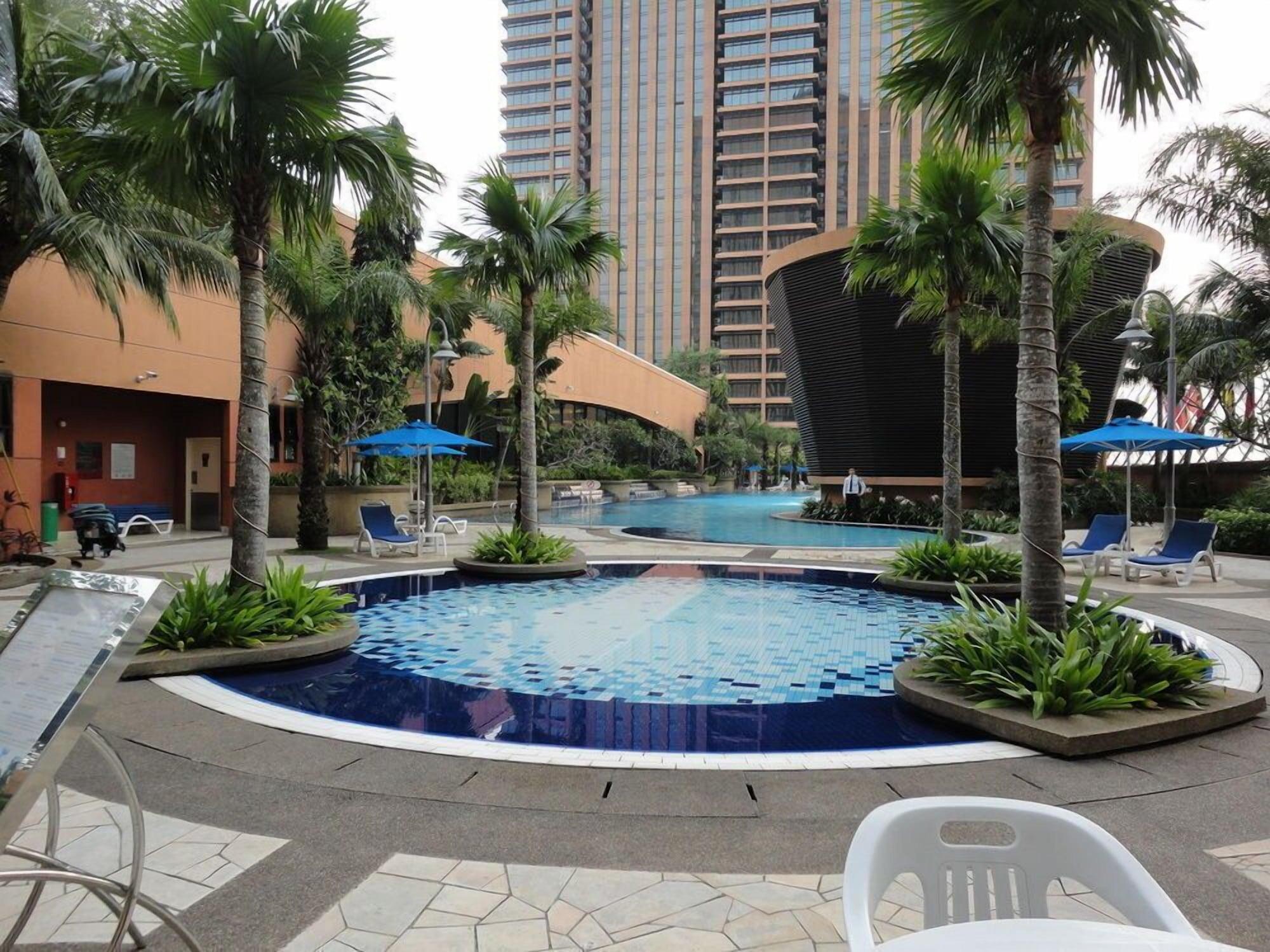 Vista Piscina Excellent Service Suites at Times Square