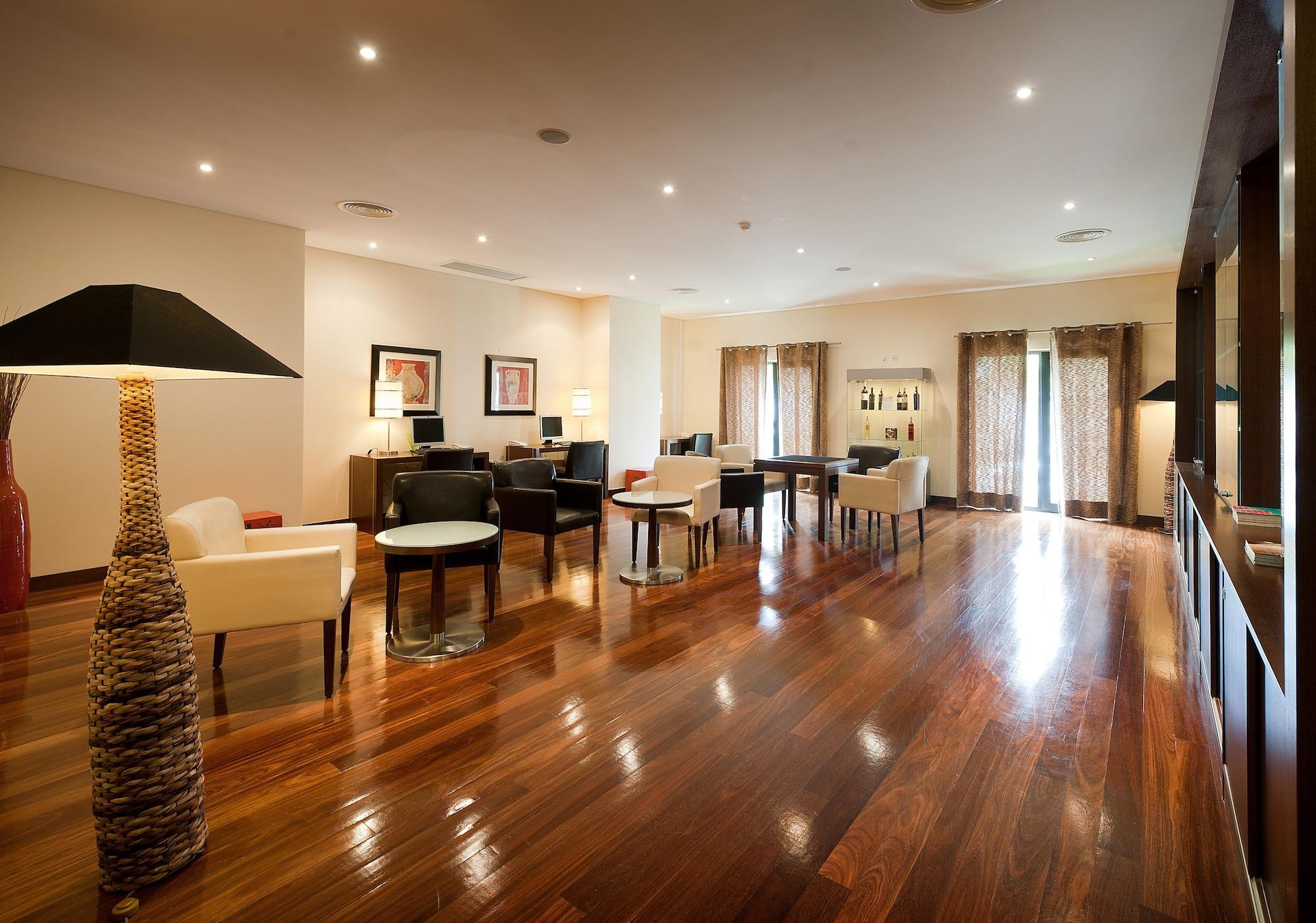 Vista Lobby Vila Galé Santa Cruz