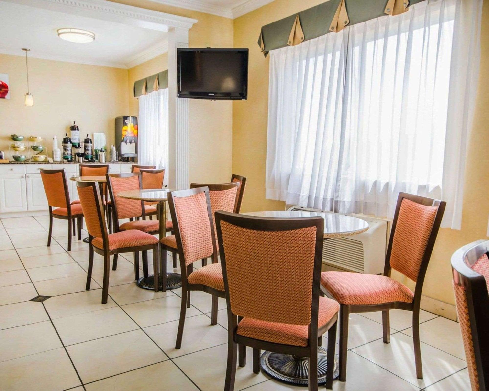 Restaurant Quality Inn East