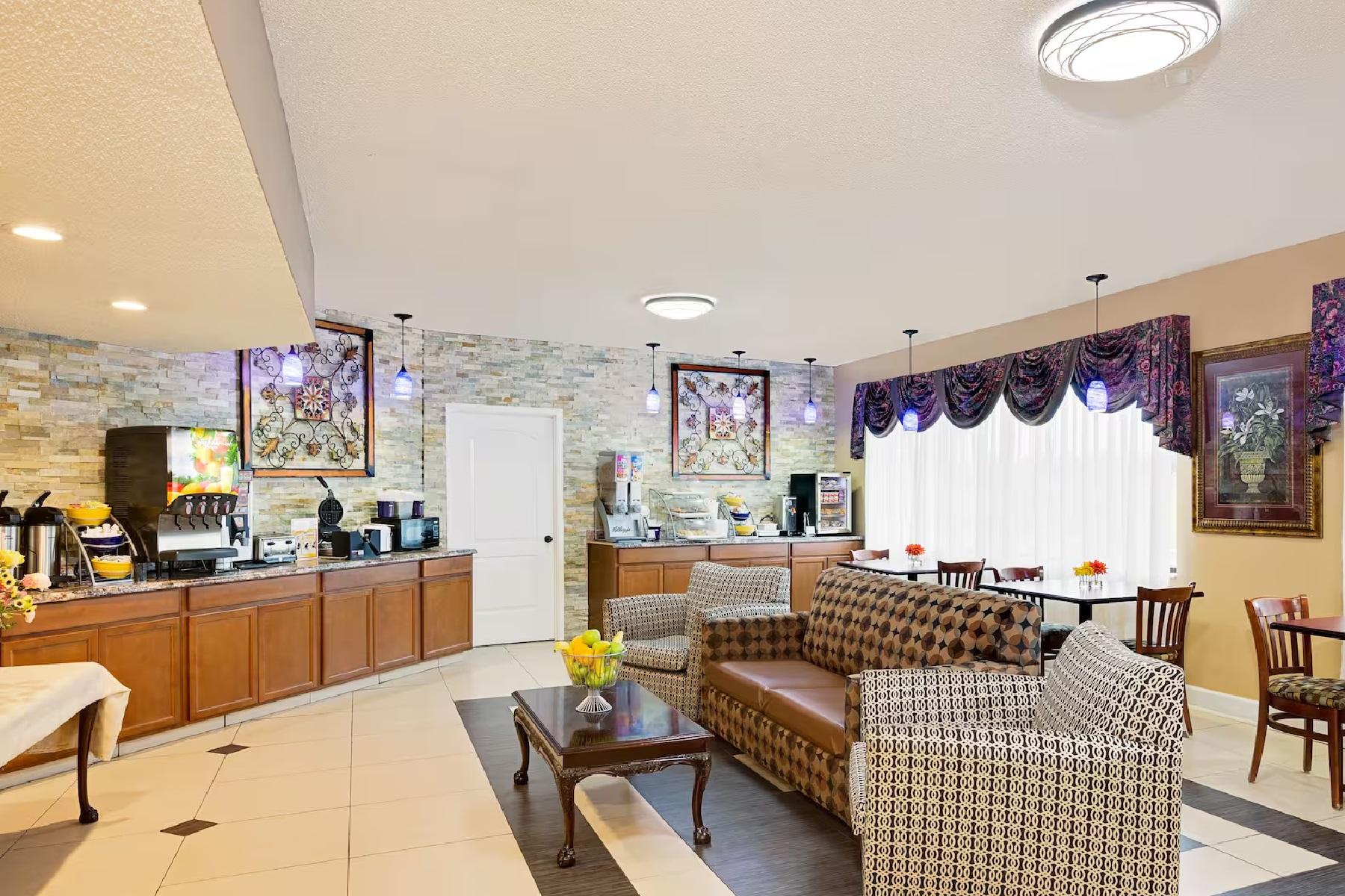 Vista Lobby Days Inn by Wyndham Columbus