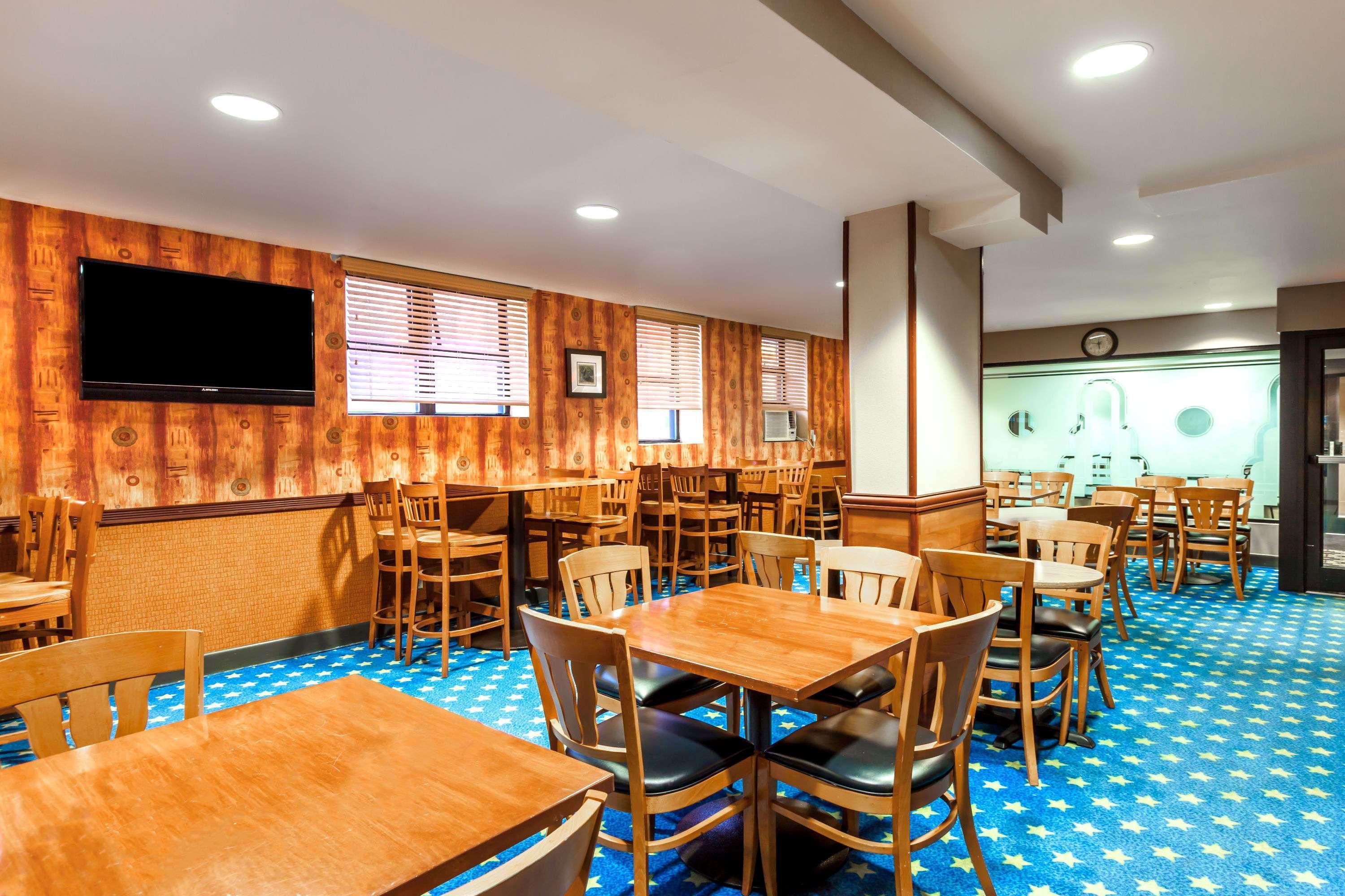 Restaurant Ramada by Wyndham Jersey City