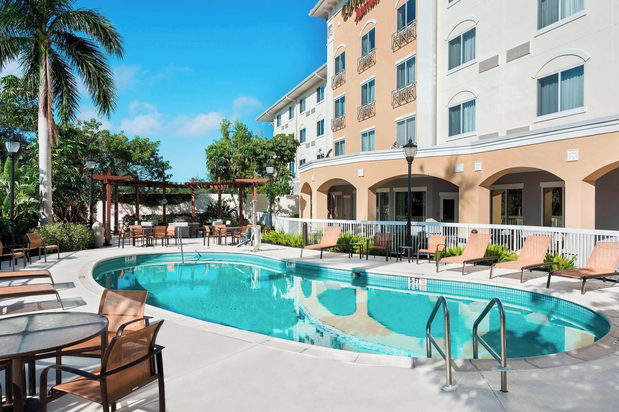 Vista Piscina Courtyard by Marriott Fort Myers I-75/Gulf Coast Town Center