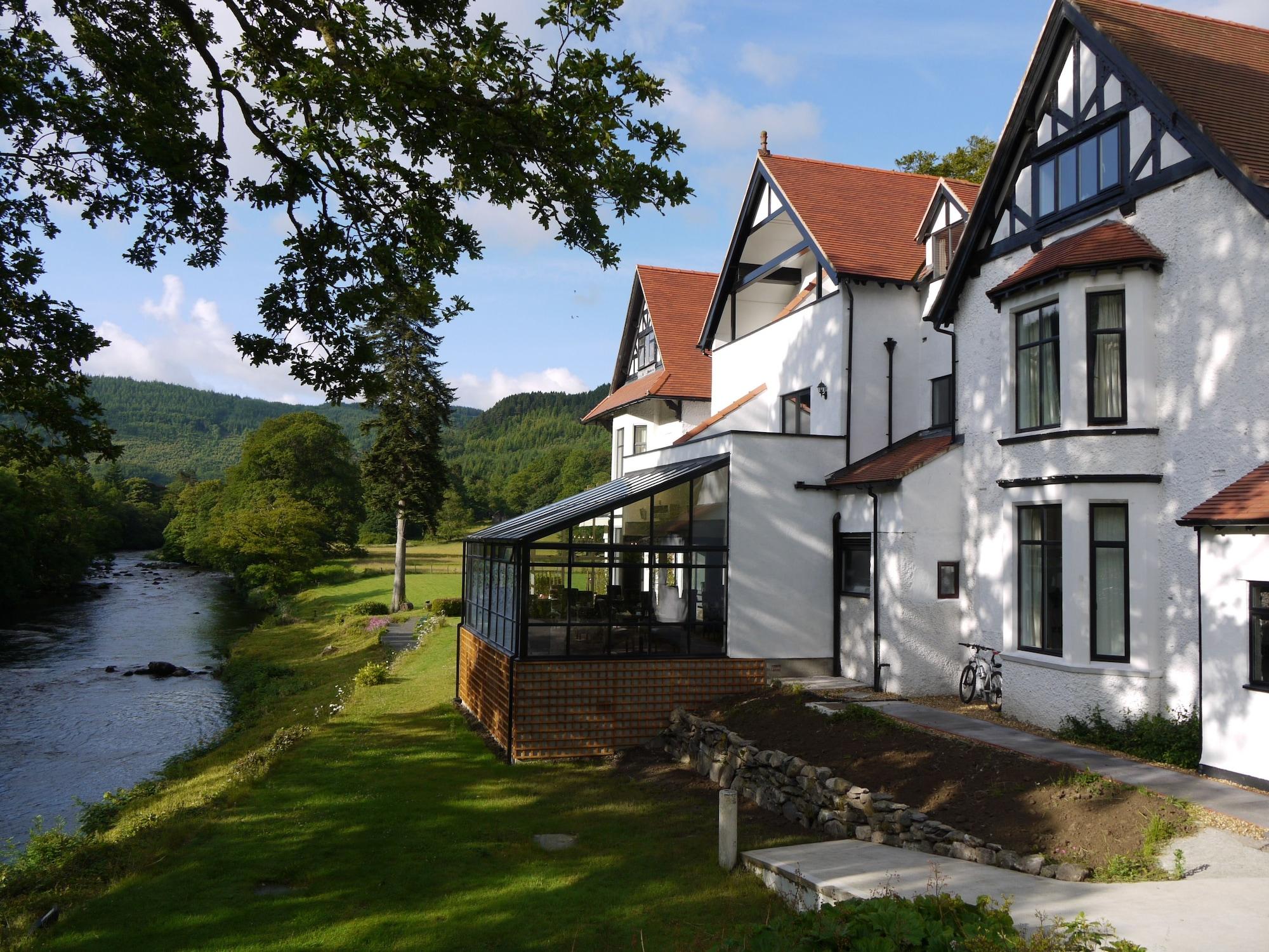 Vista Exterior Craig-y-Dderwen Riverside Hotel