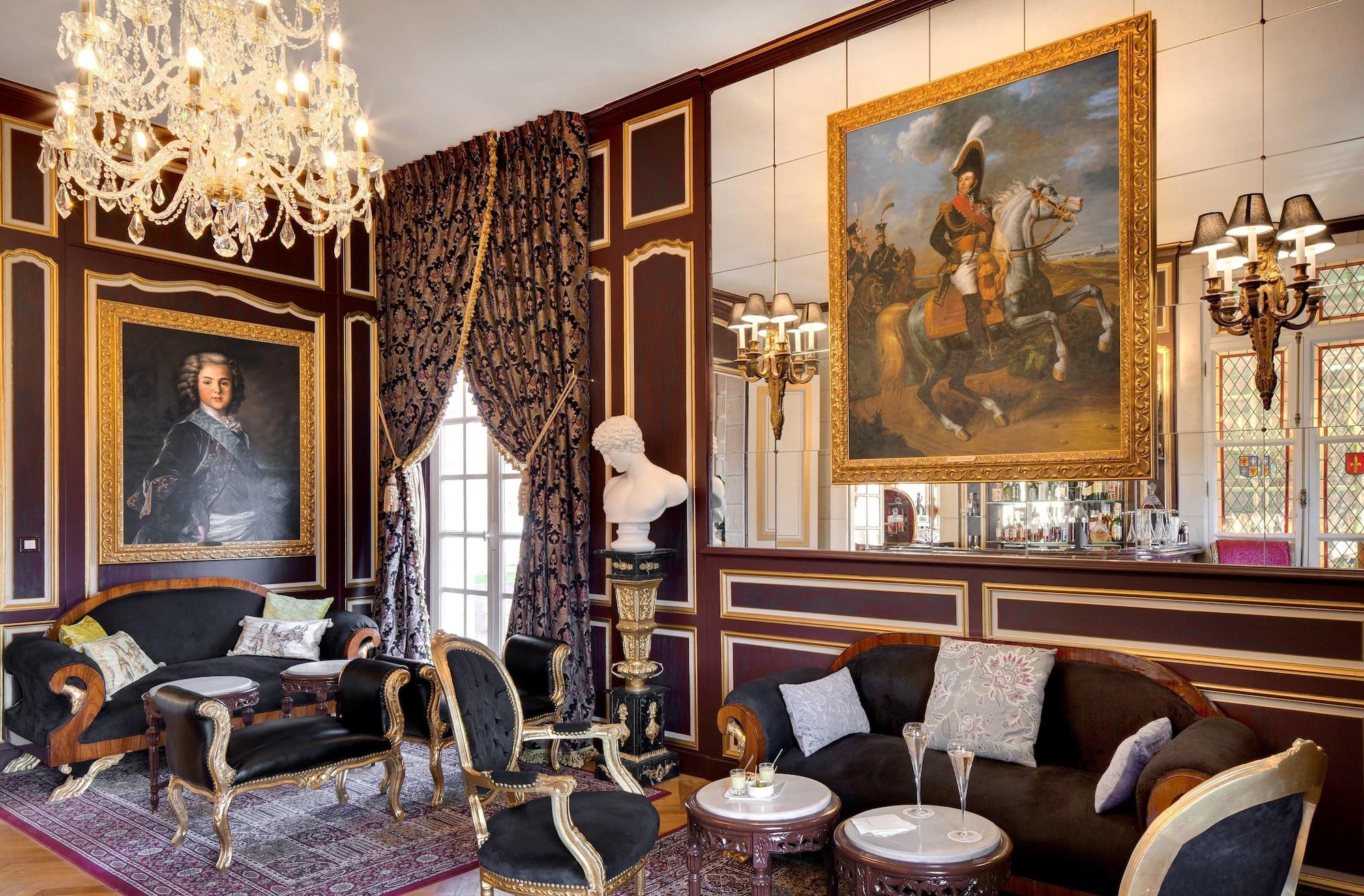 Bar/Salón Château De Beauvois - La Maison Younan