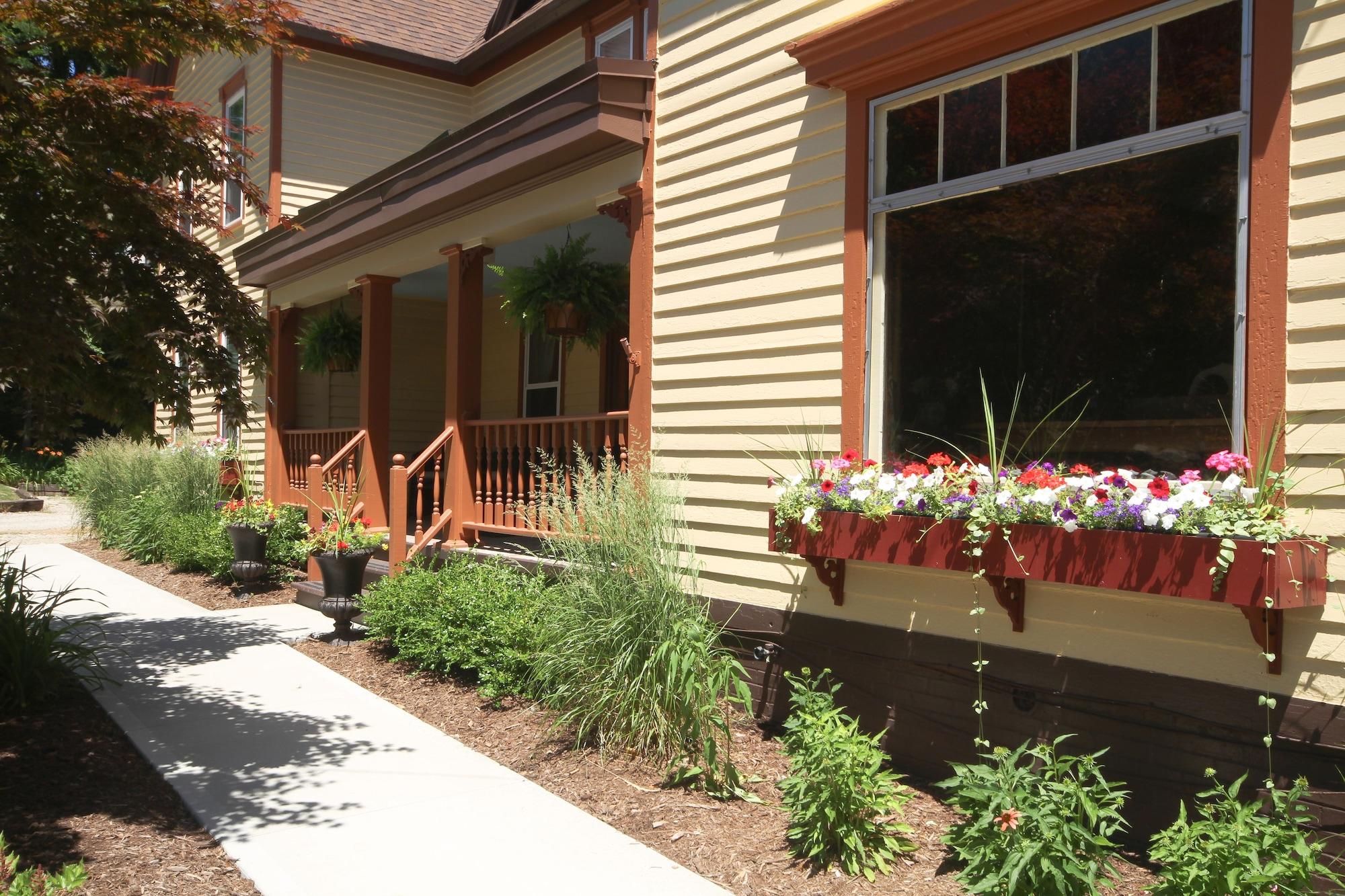 Vista Exterior Twin Oaks Inn