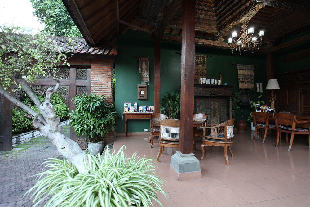 Vista Lobby Puri Puri Kecil