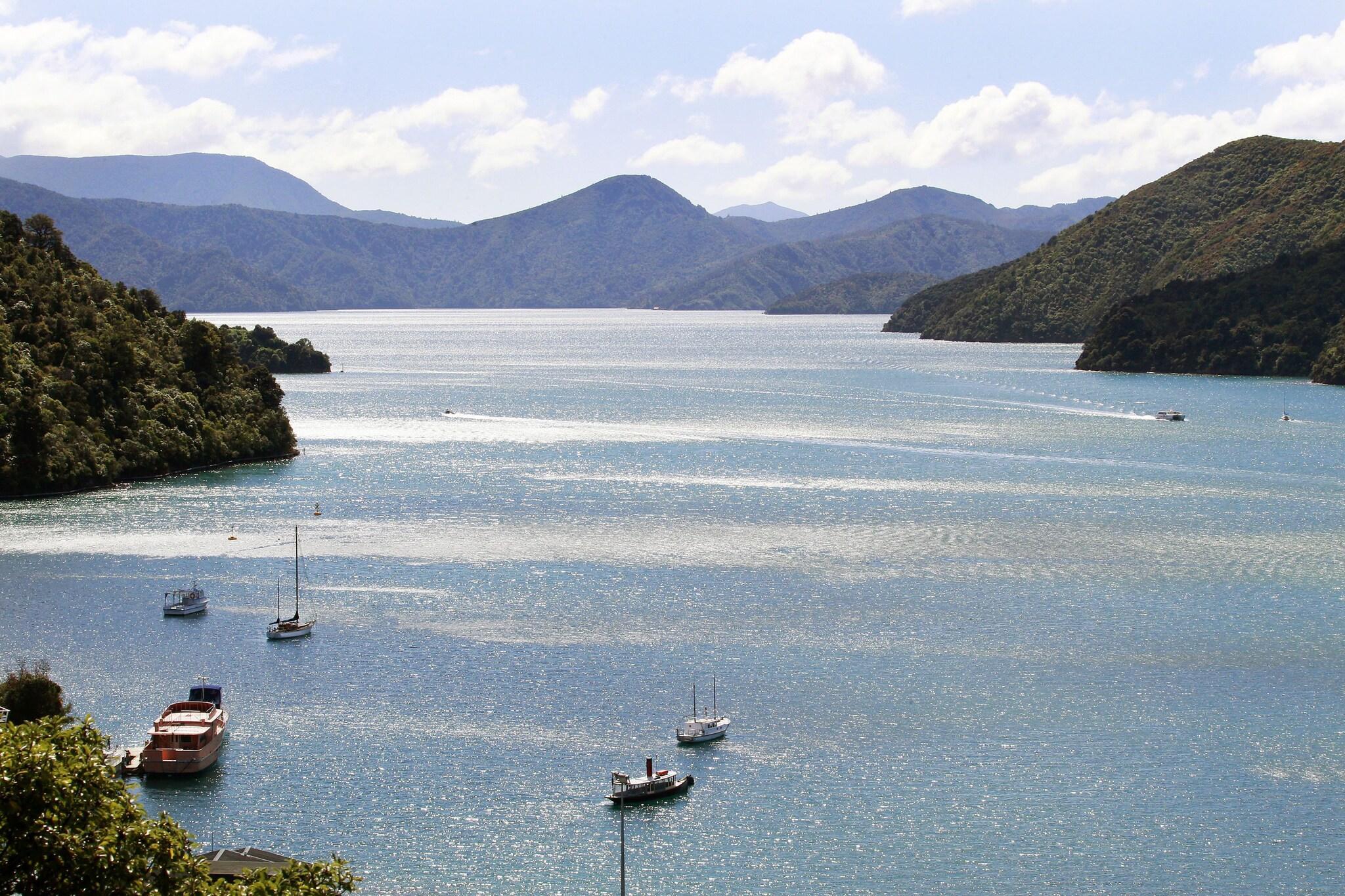 Varios Harbour View Motel