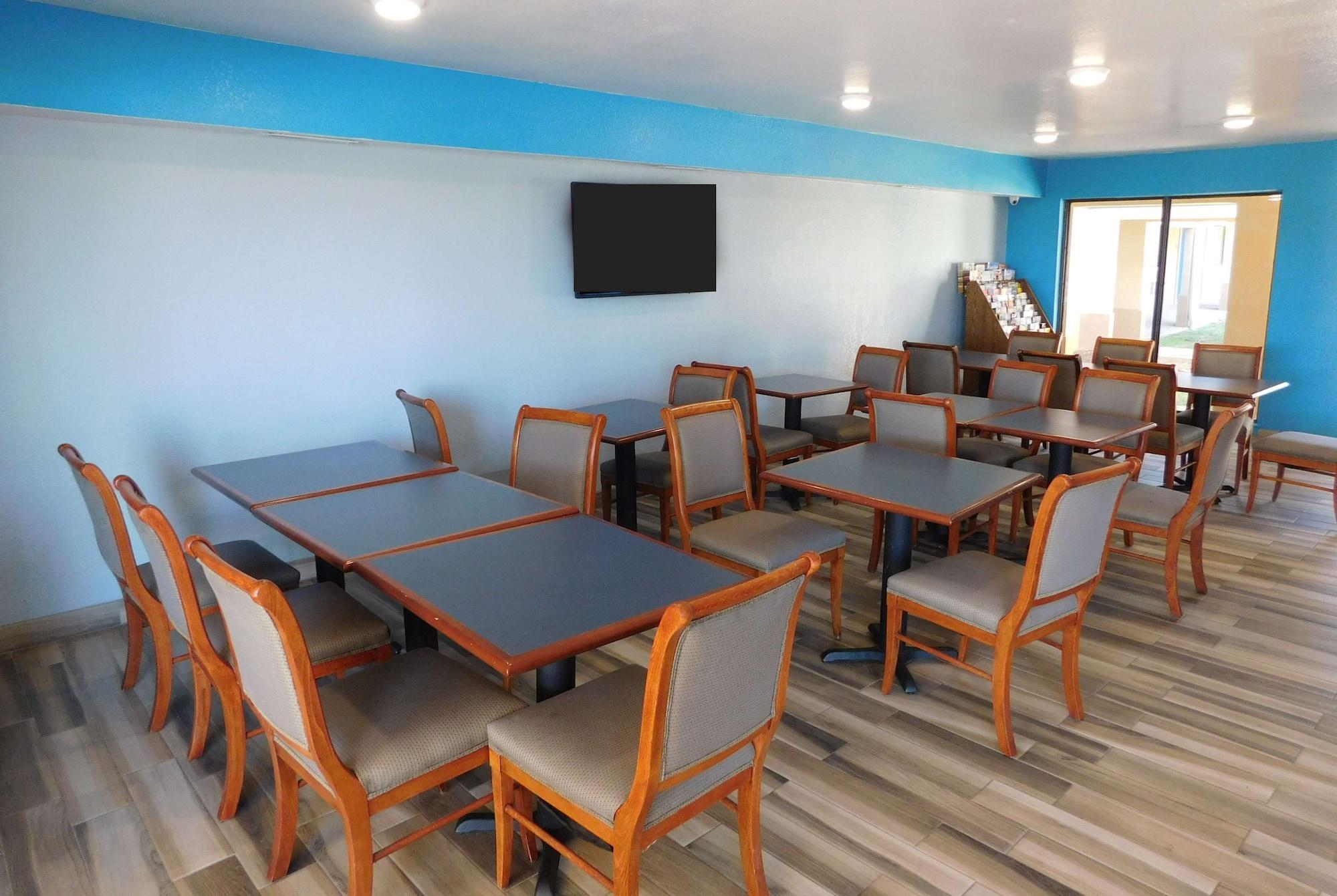 Restaurant Days Inn by Wyndham Oklahoma City NW Expressway