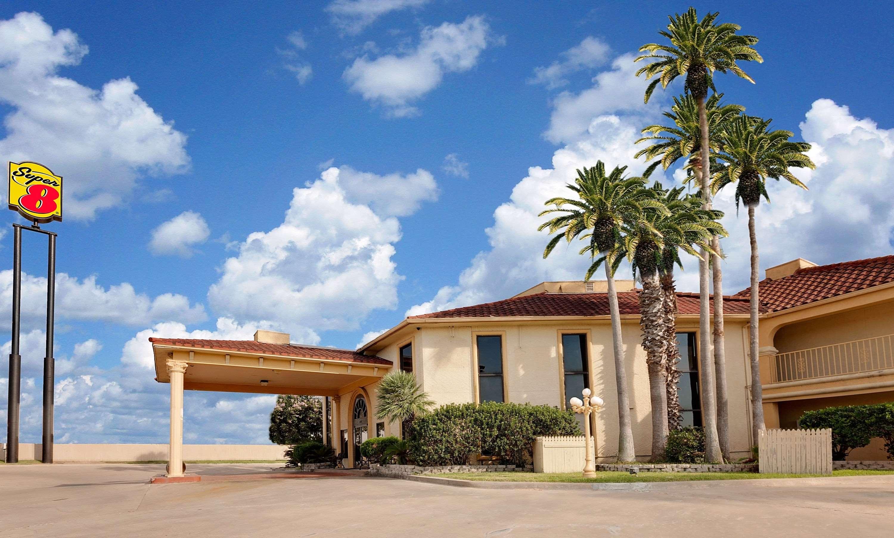 Vista Exterior Super 8 by Wyndham Corpus Christi Northwest
