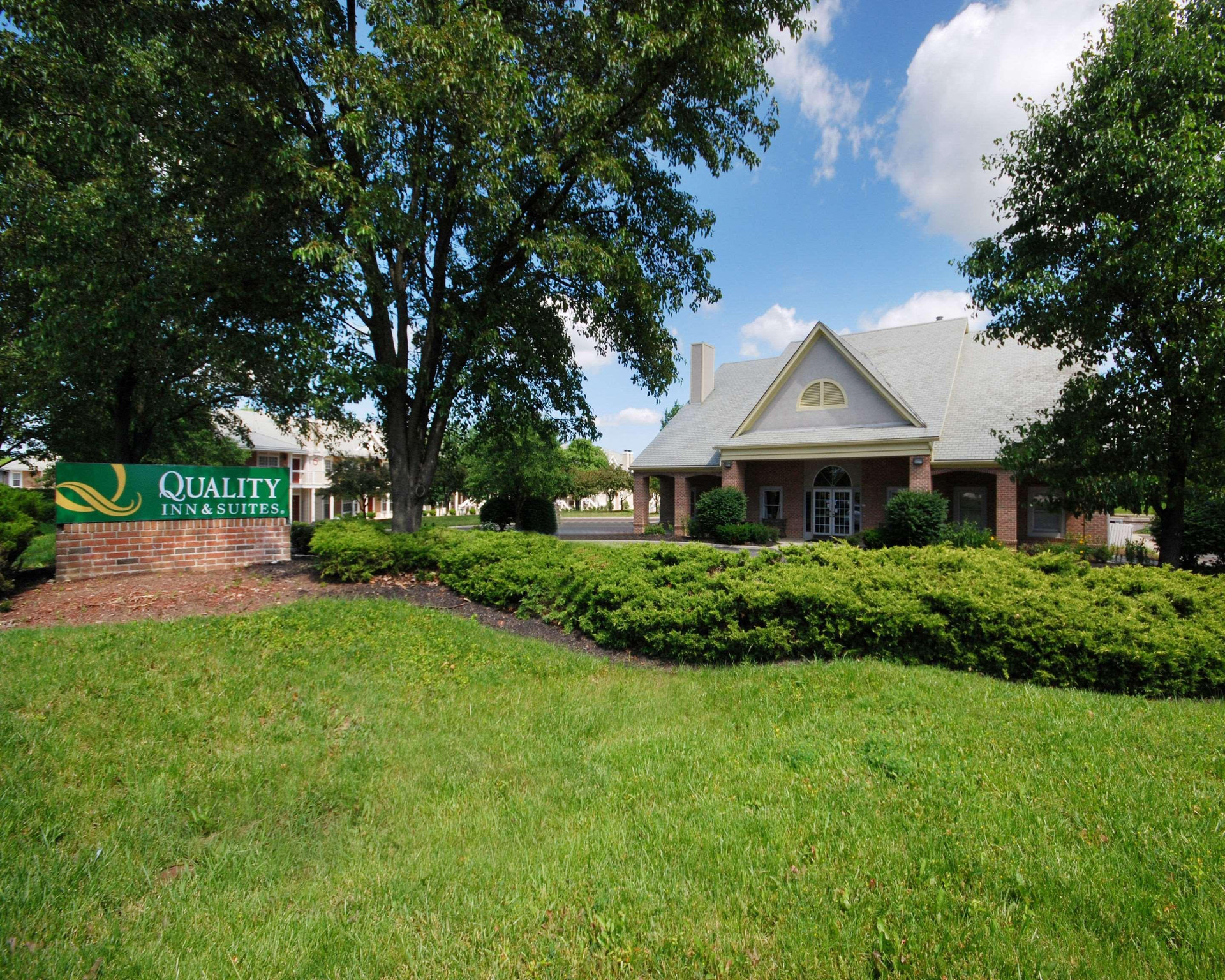 Vista Exterior Quality Inn And Suites Dublin