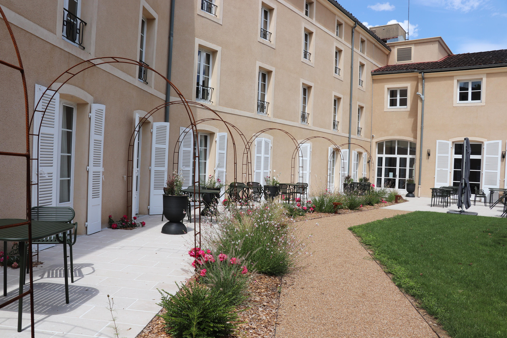 Varios Hôtel Le Prieuré