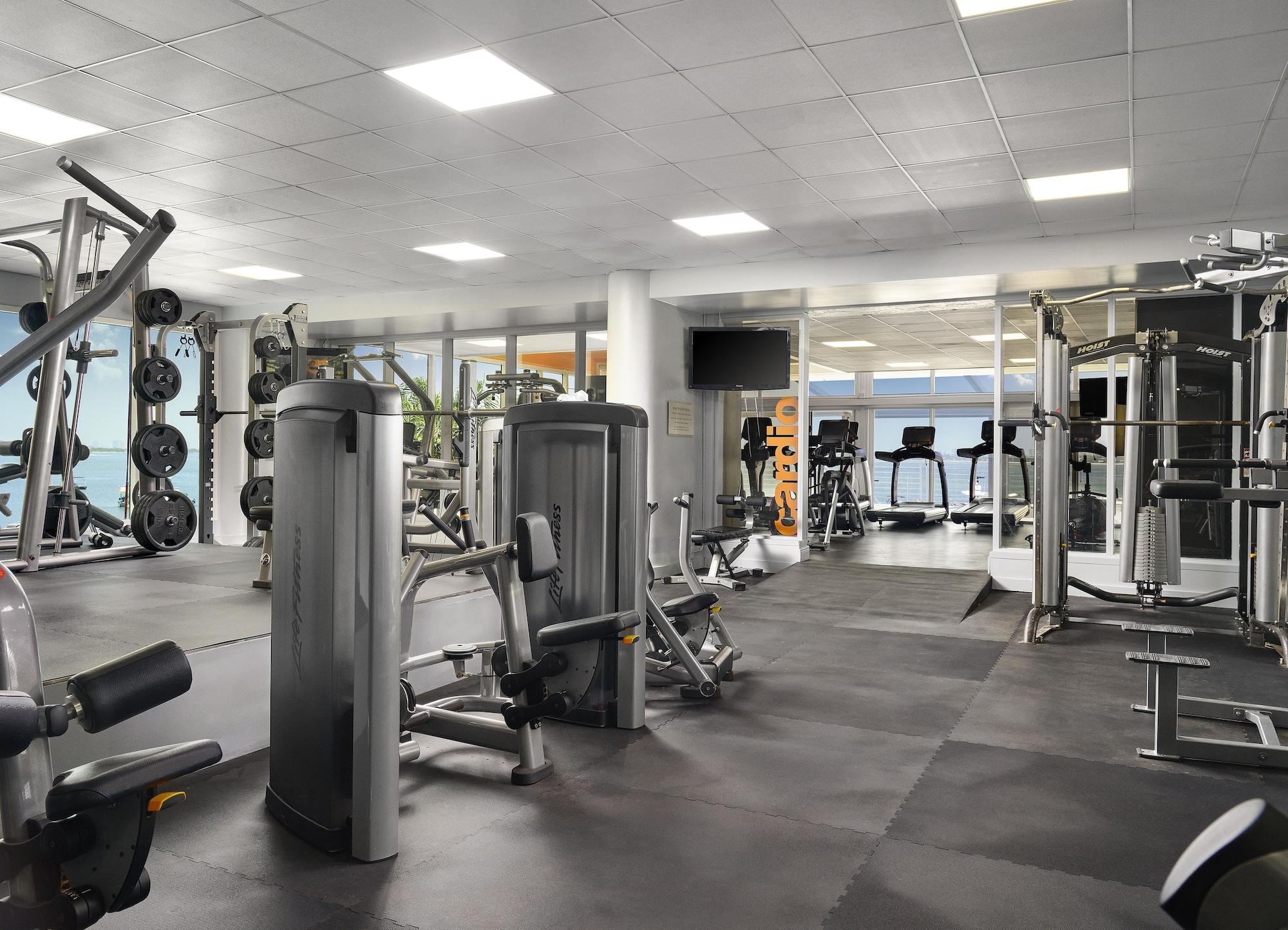 Gimnasio DoubleTree by Hilton Grand Hotel Biscayne Bay