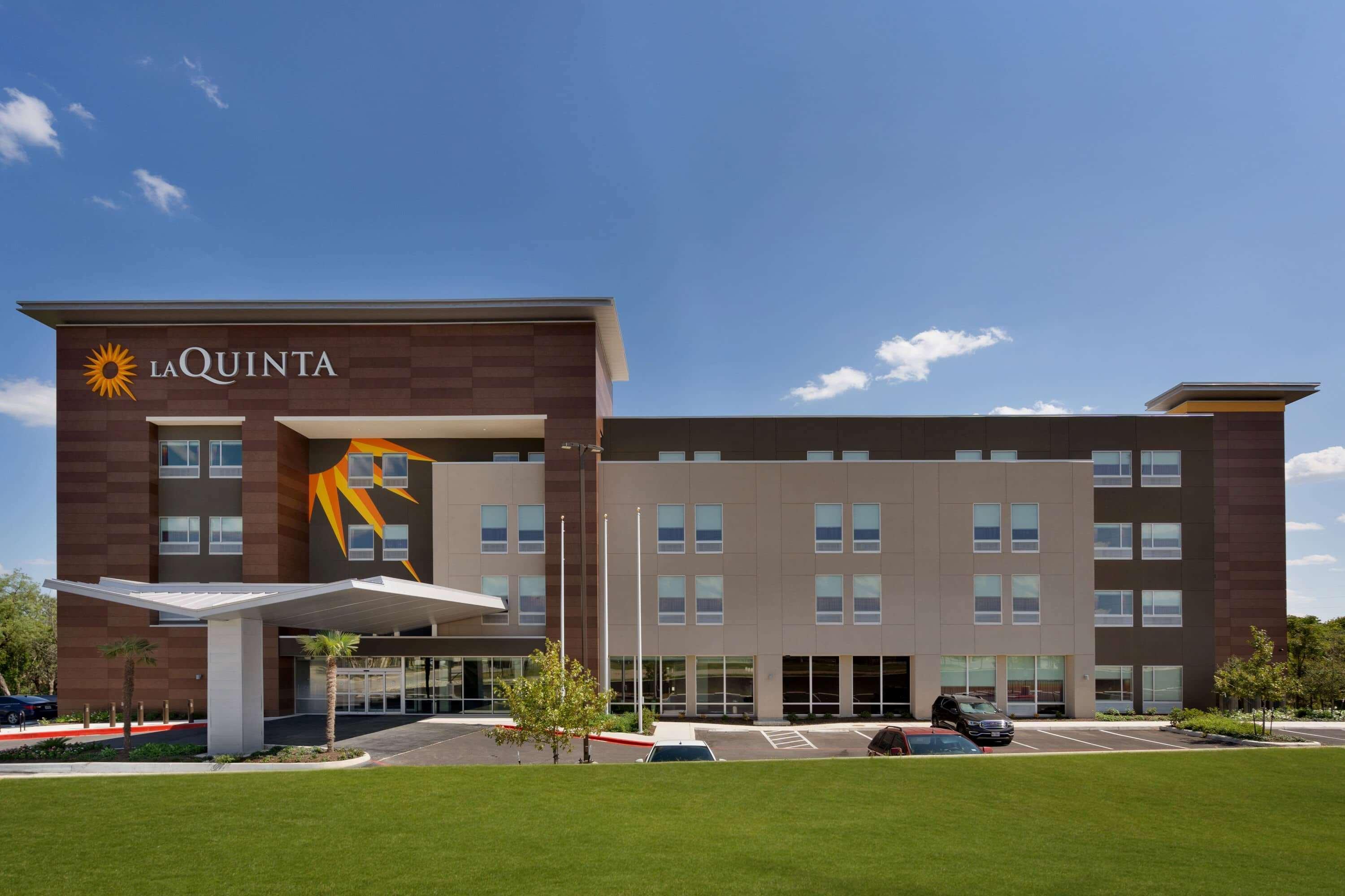 Vista Exterior La Quinta Inn & Suites by Wyndham San Antonio Seaworld/LAFB