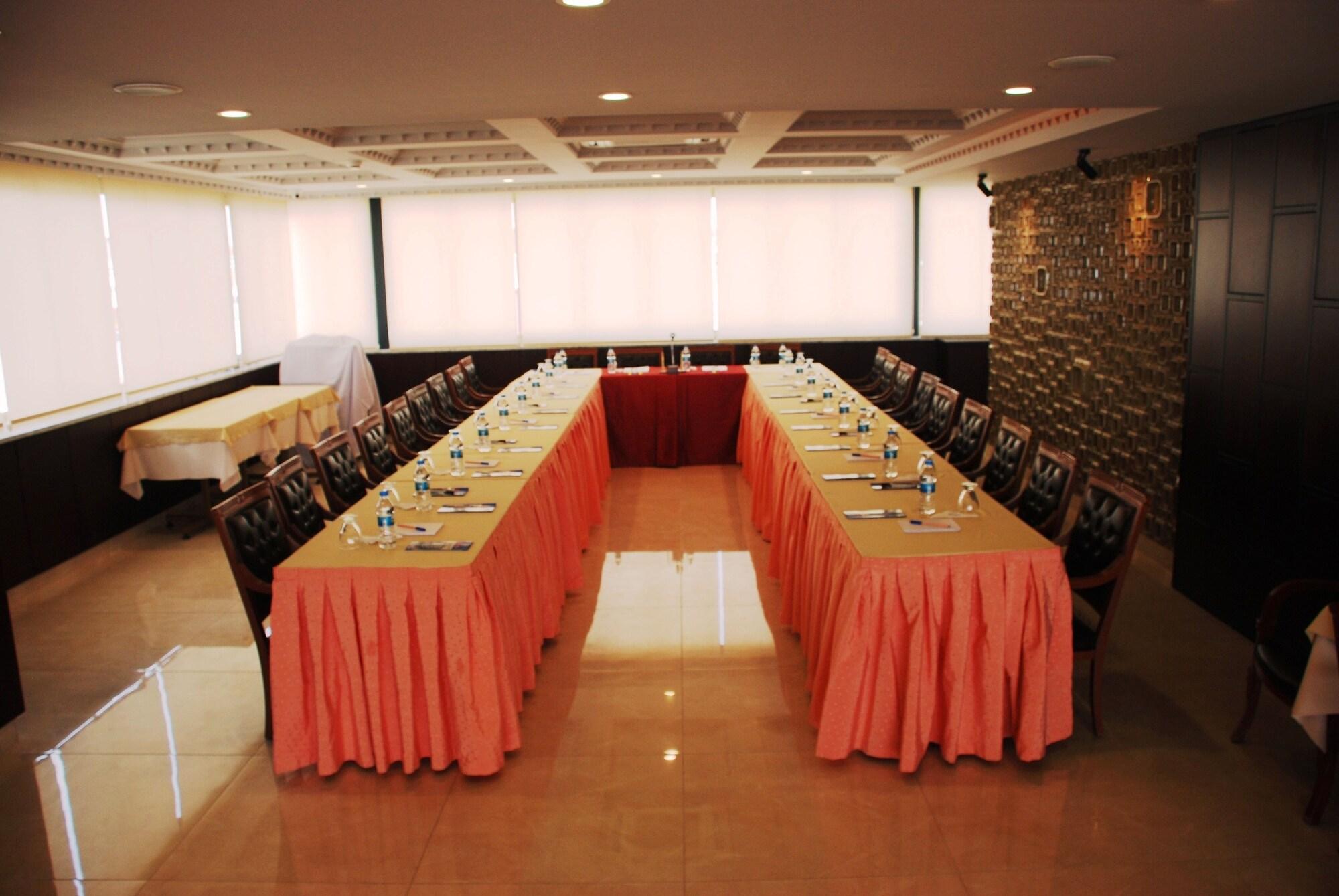 Sala de Reuniones Fuar Hotel