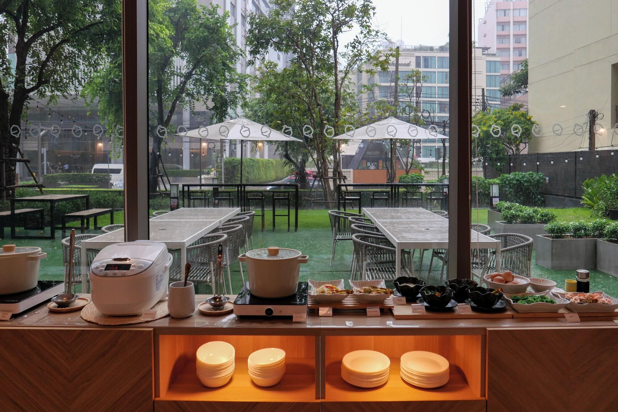 Restaurant Oakwood Suites Bangkok