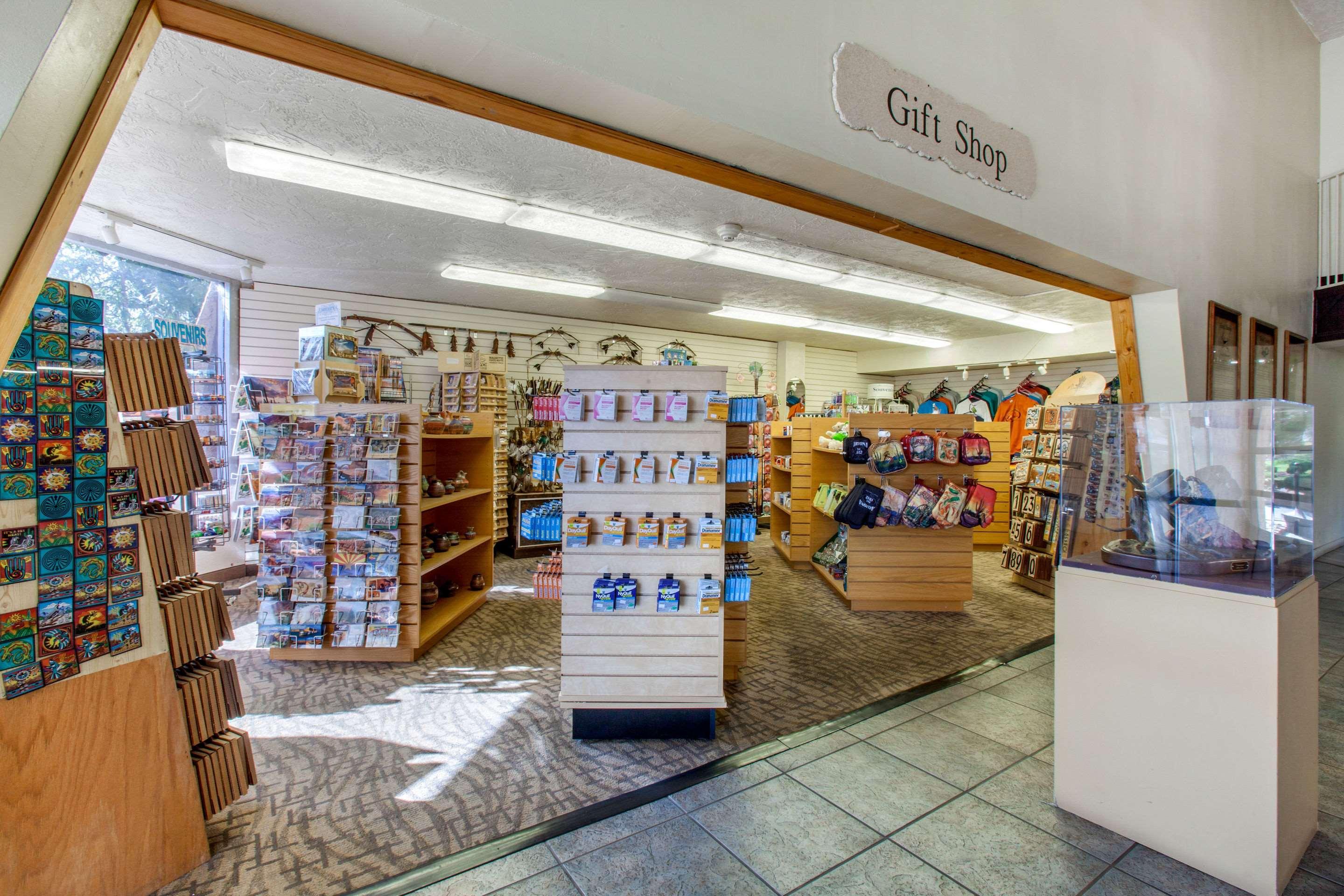 Vista Lobby Quality Inn View of Lake Powell - Page