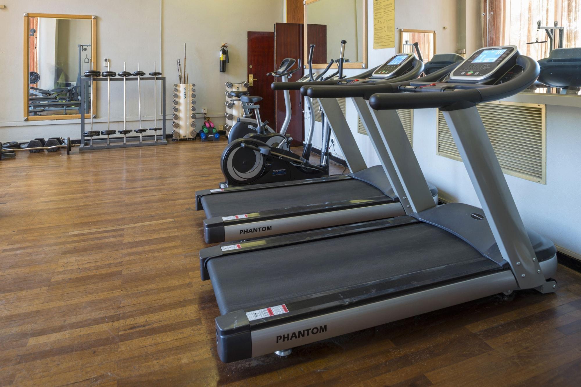 Gimnasio Rainbow Towers Hotel And Conference Centre