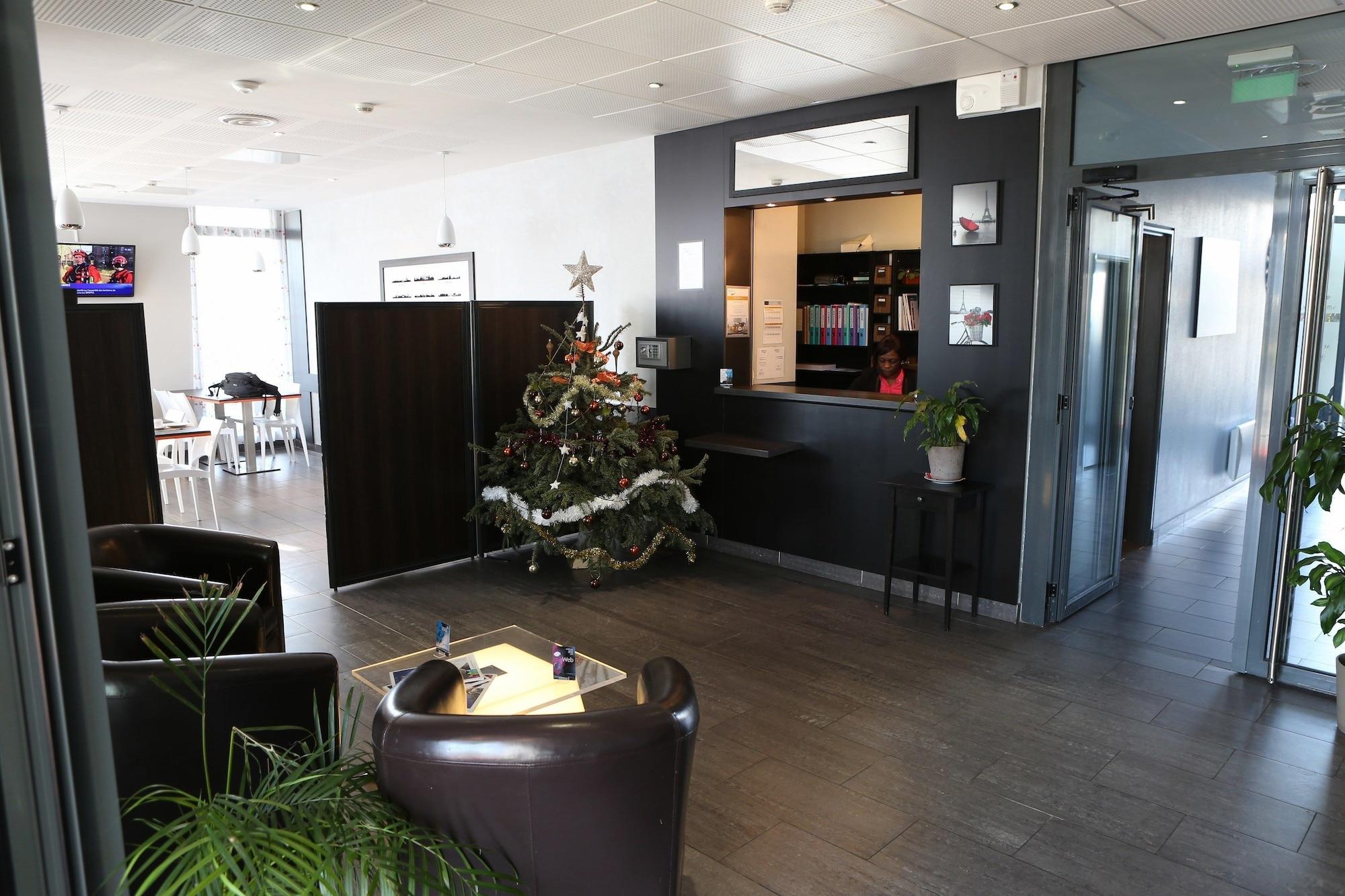 Vista Lobby Adonis Paris Sud