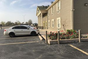 Alojamiento - Hometown Inn & Suites