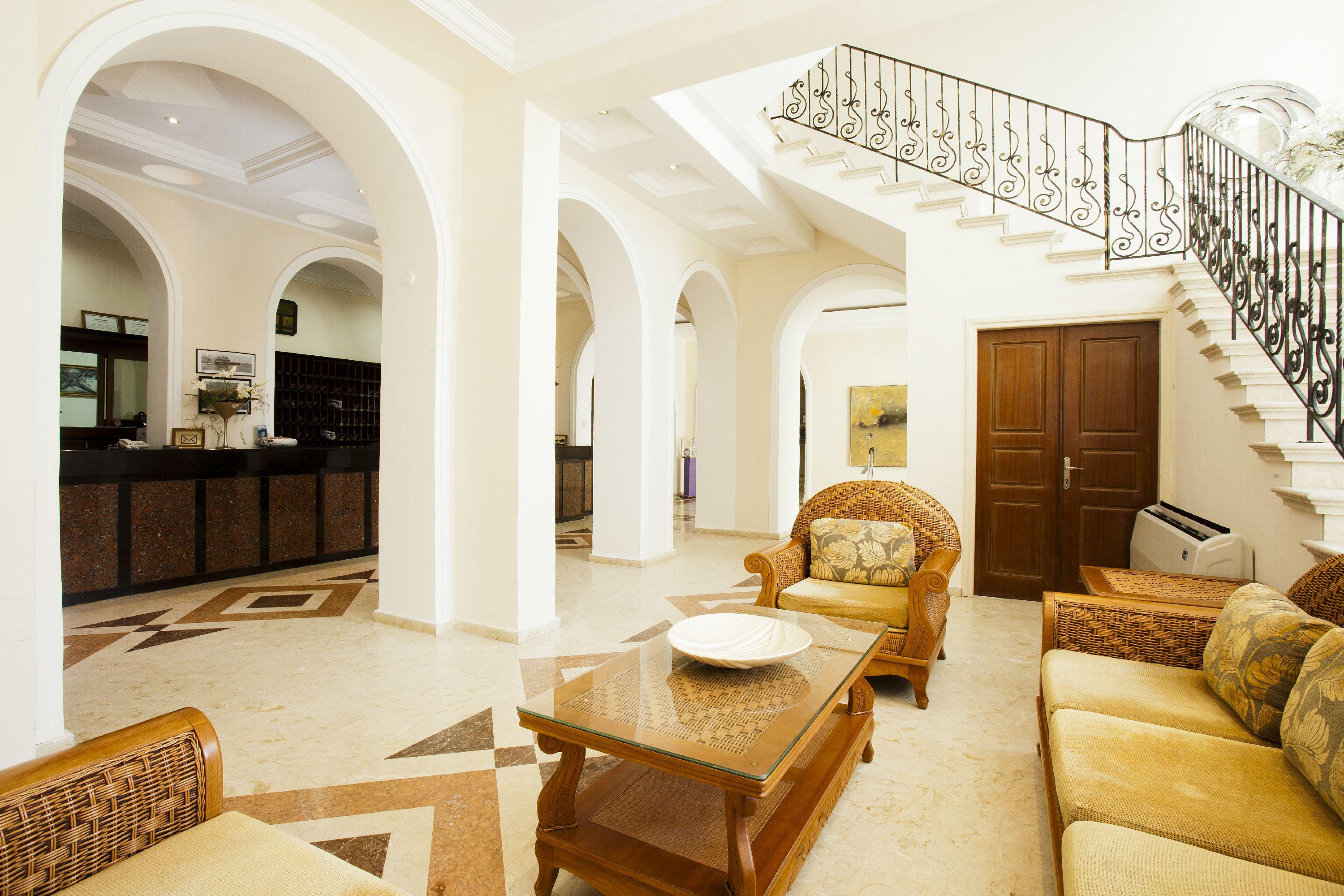 Vista Lobby Dome Hotel
