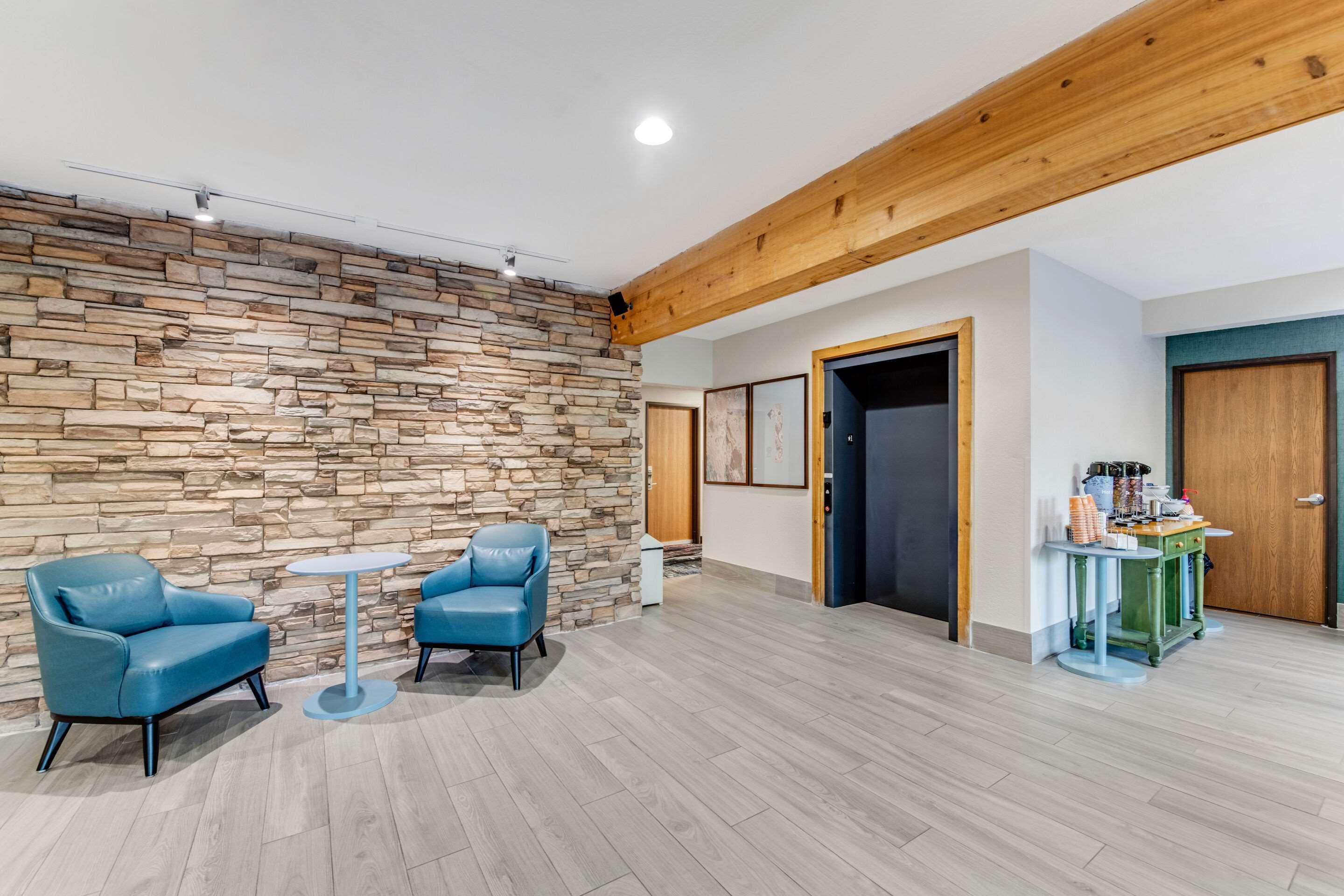 Vista Lobby Comfort Inn & Suites Weston - Wausau