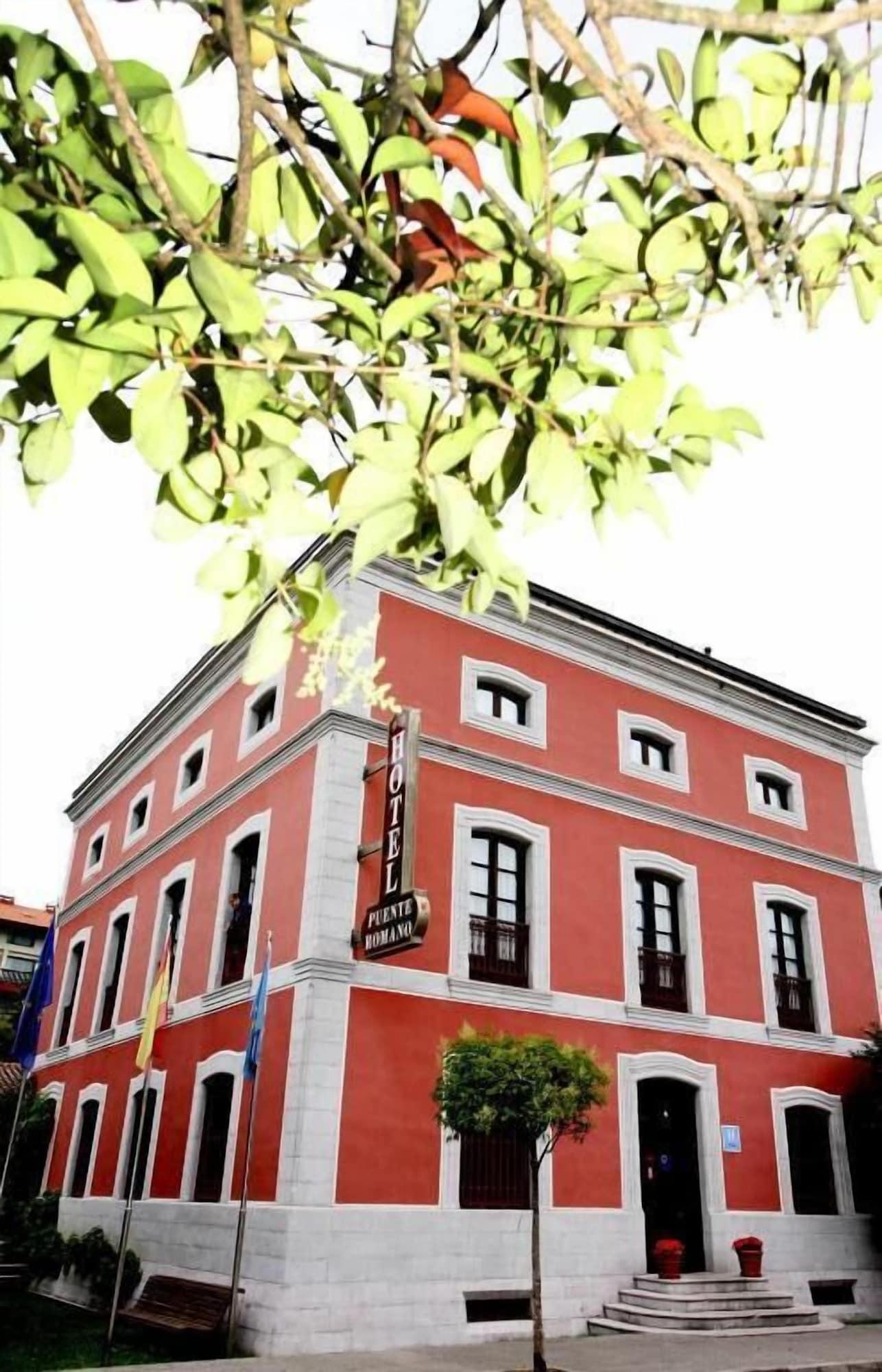 Vista Exterior Hotel Puente Romano