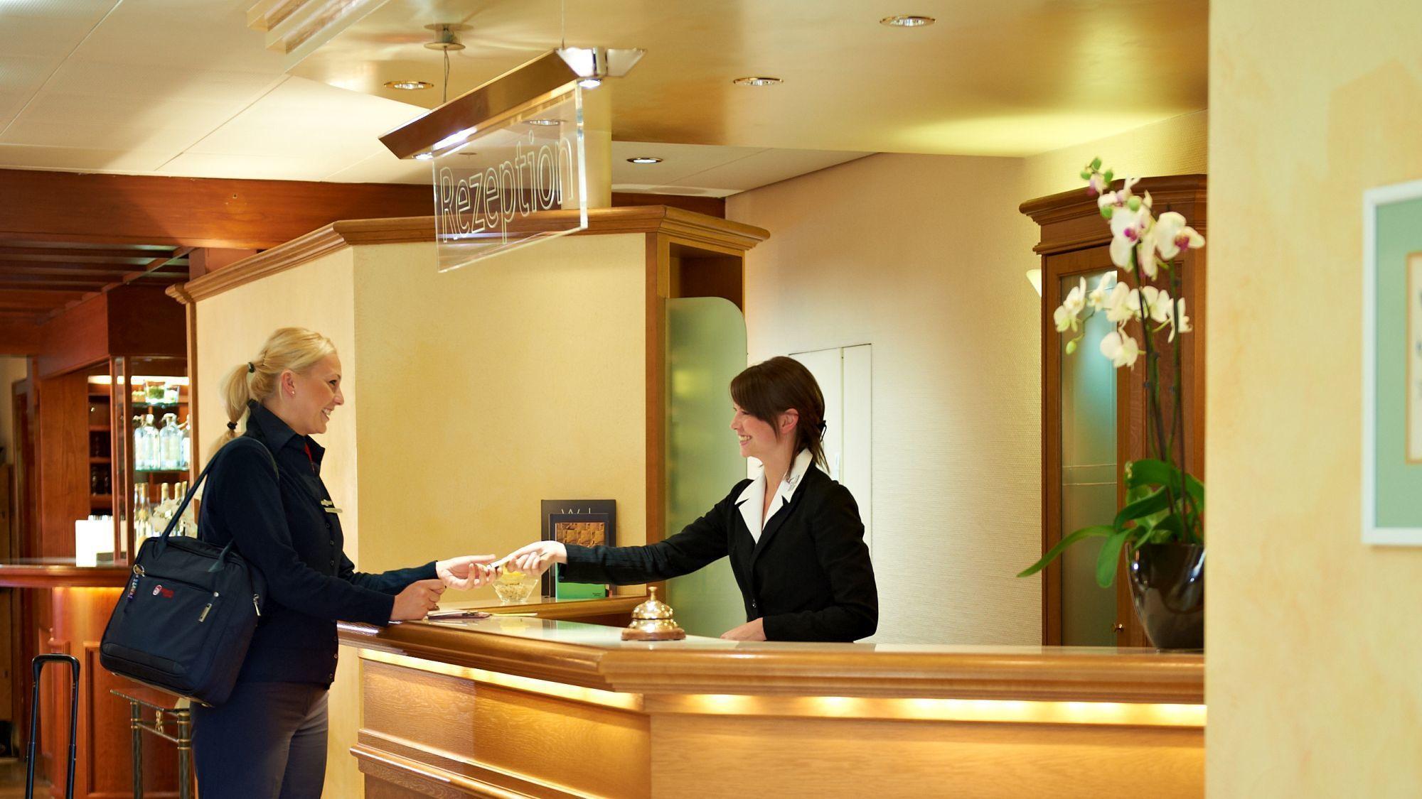 Vista Lobby Hirsch Hotel