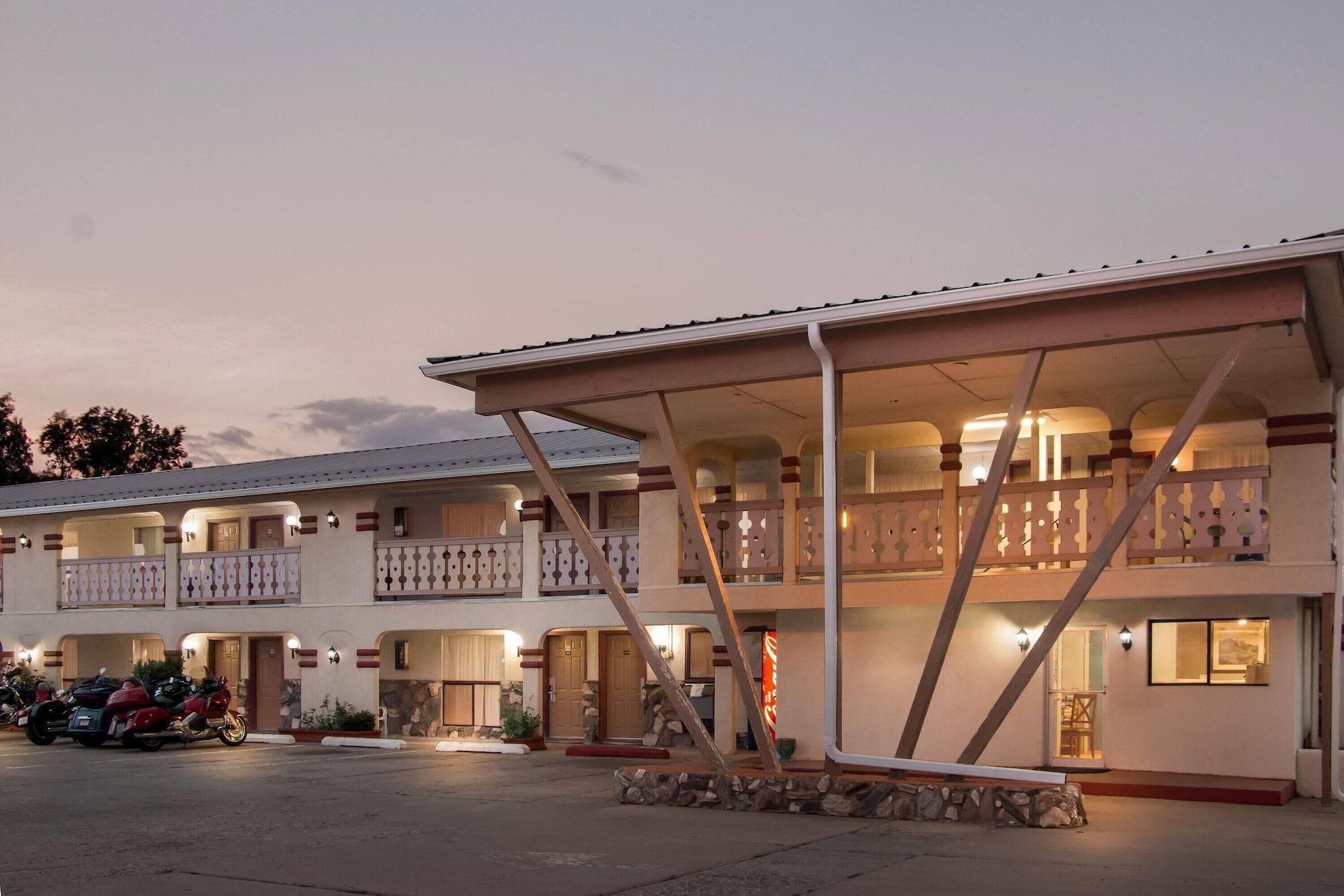 Vista Exterior Travelodge by Wyndham Las Vegas NM