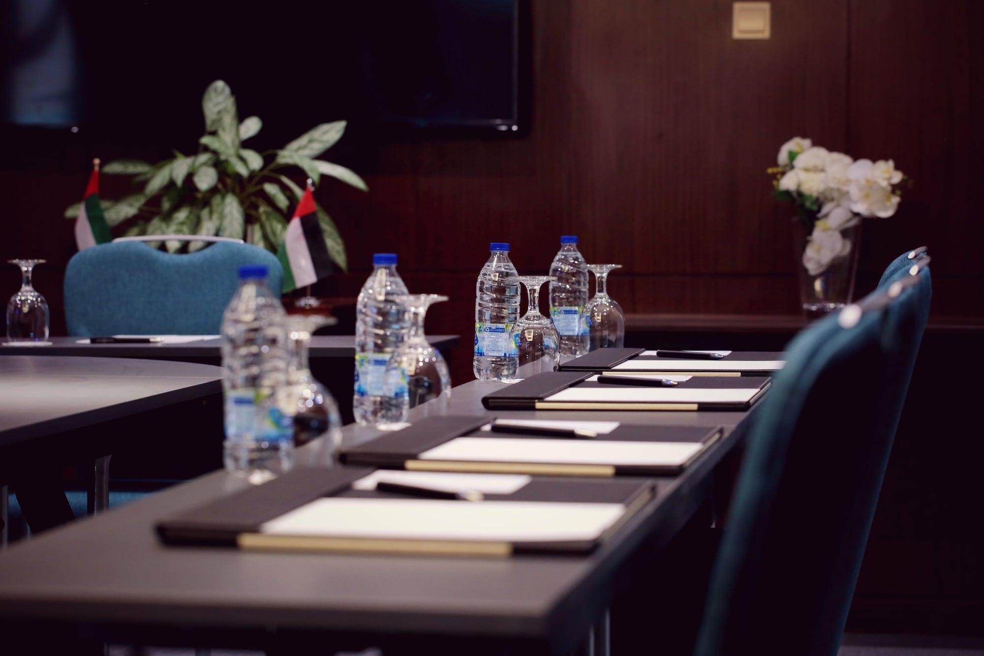 Sala de Reuniones First Central Hotel Suites