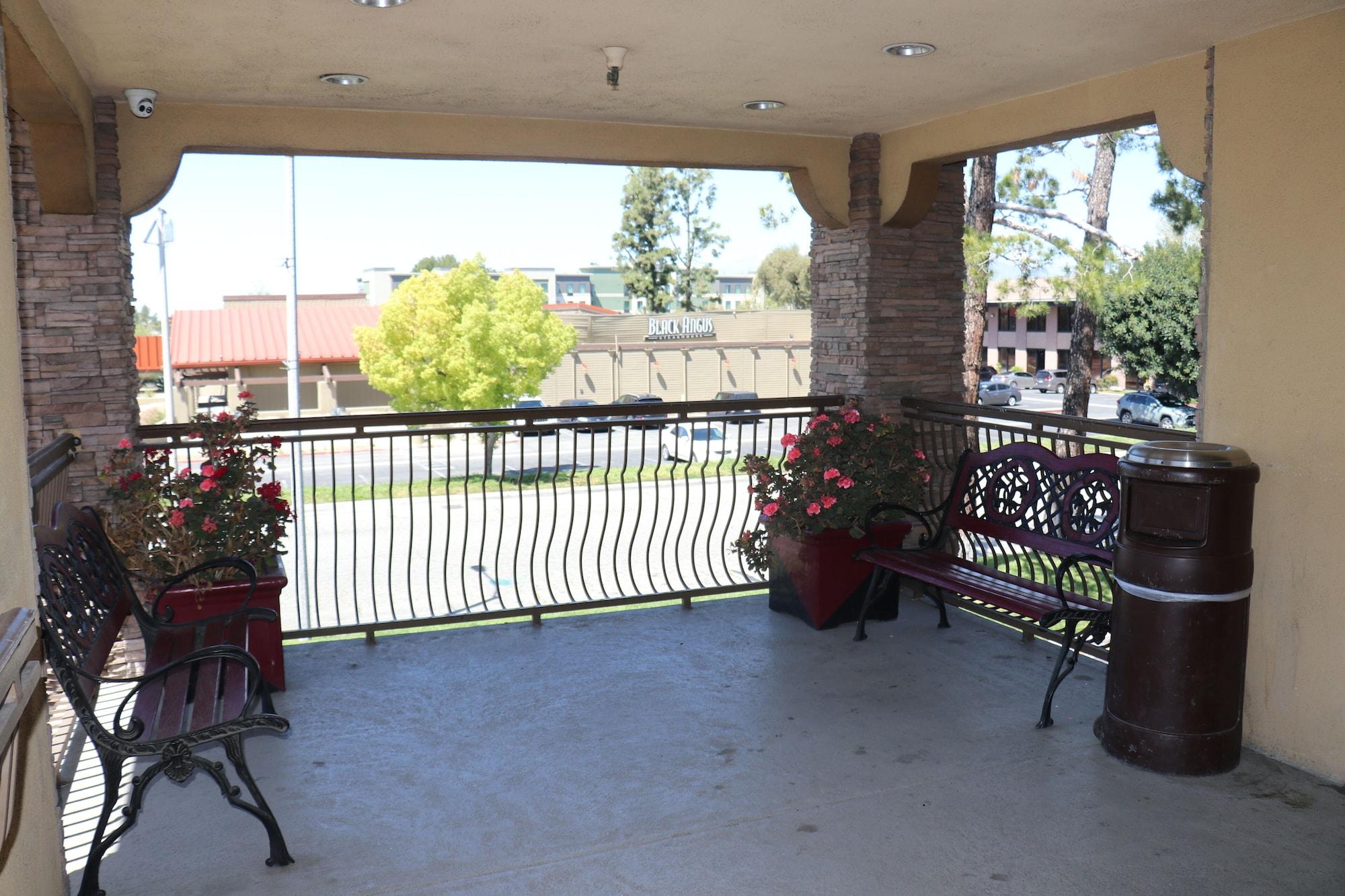 Vista Exterior Empire Inn