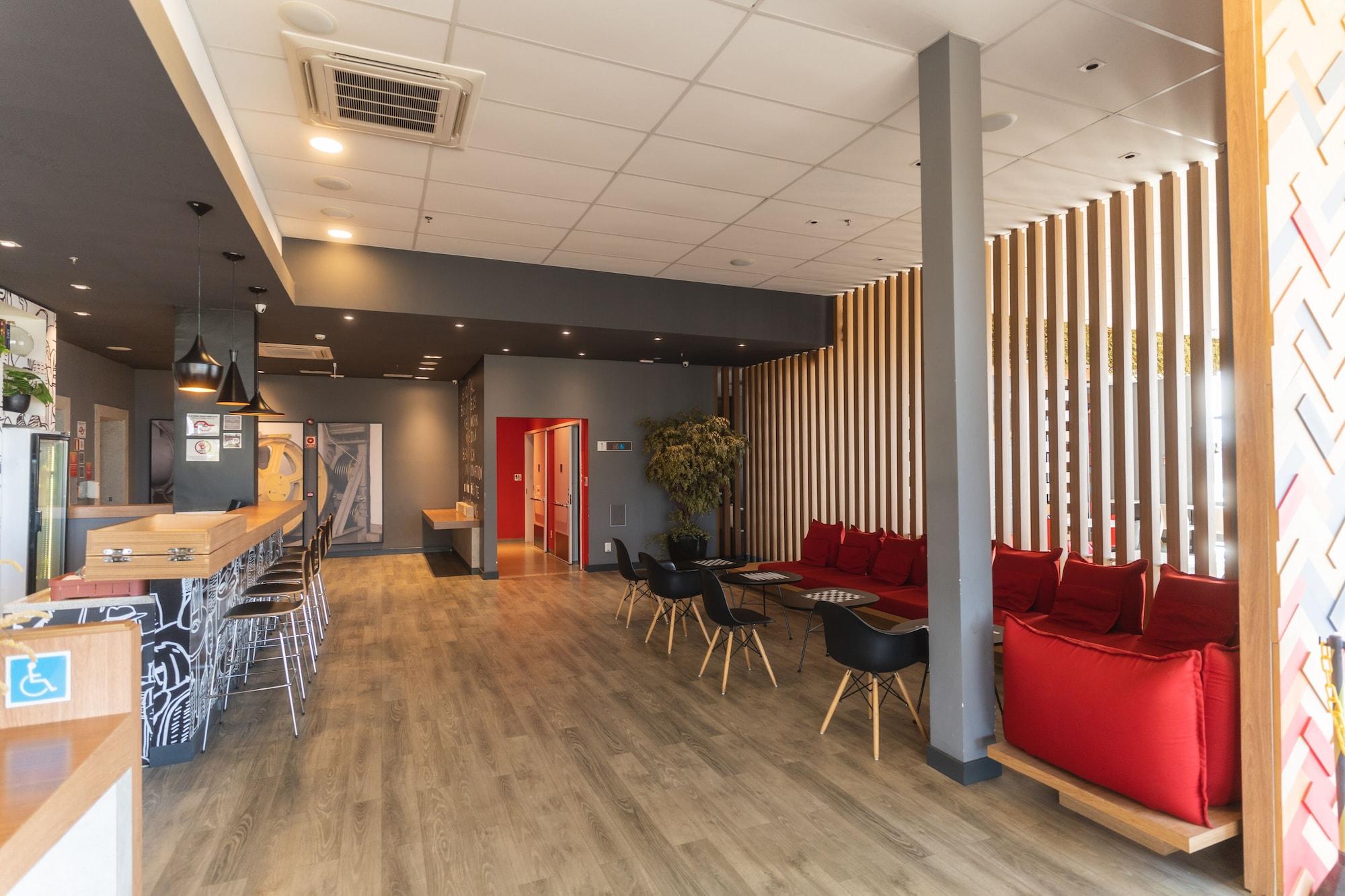 Vista Lobby Ibis Lorena - Circuito da Fé