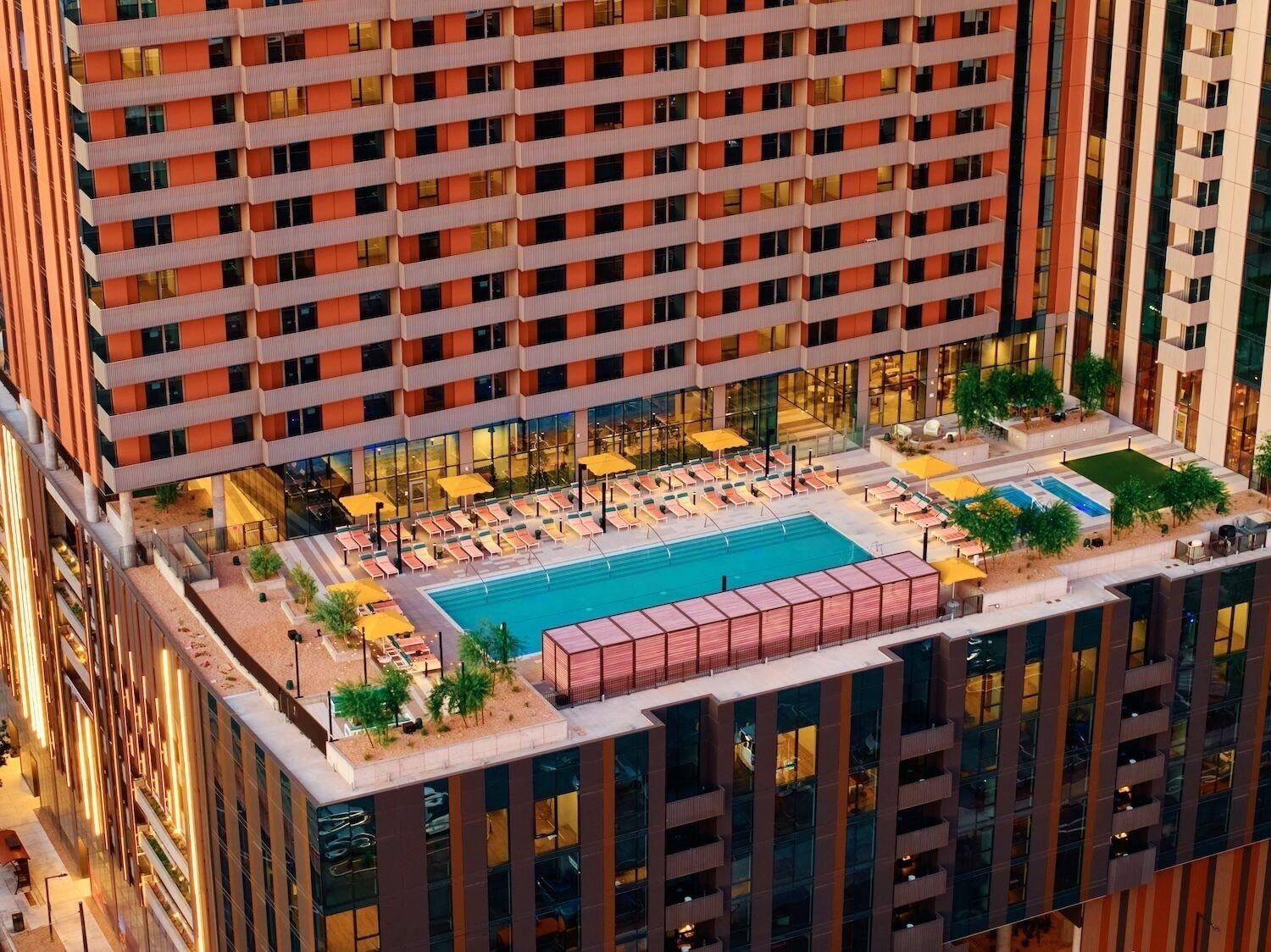 Vista Piscina Sentral Sol Modern