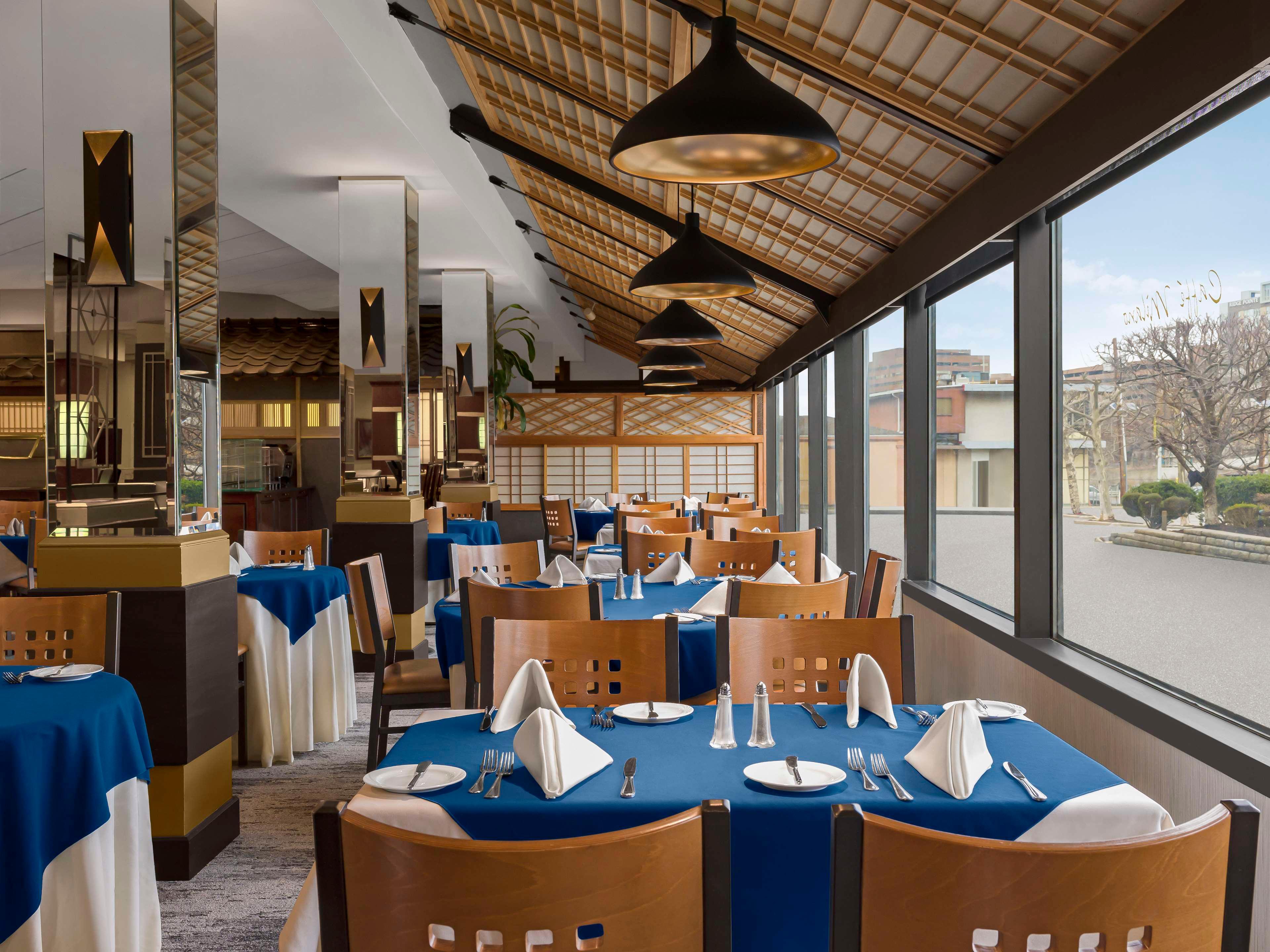 Restaurant DoubleTree by Hilton Fort Lee - George Washington Bridge