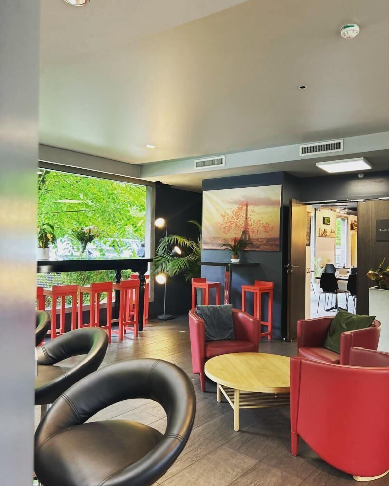 Bar/Salón Standing Hôtel Suites by Actisource