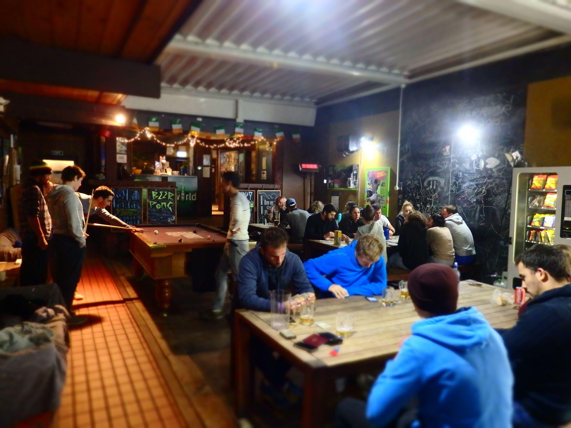 Bar/Salón Taupo Urban Retreat