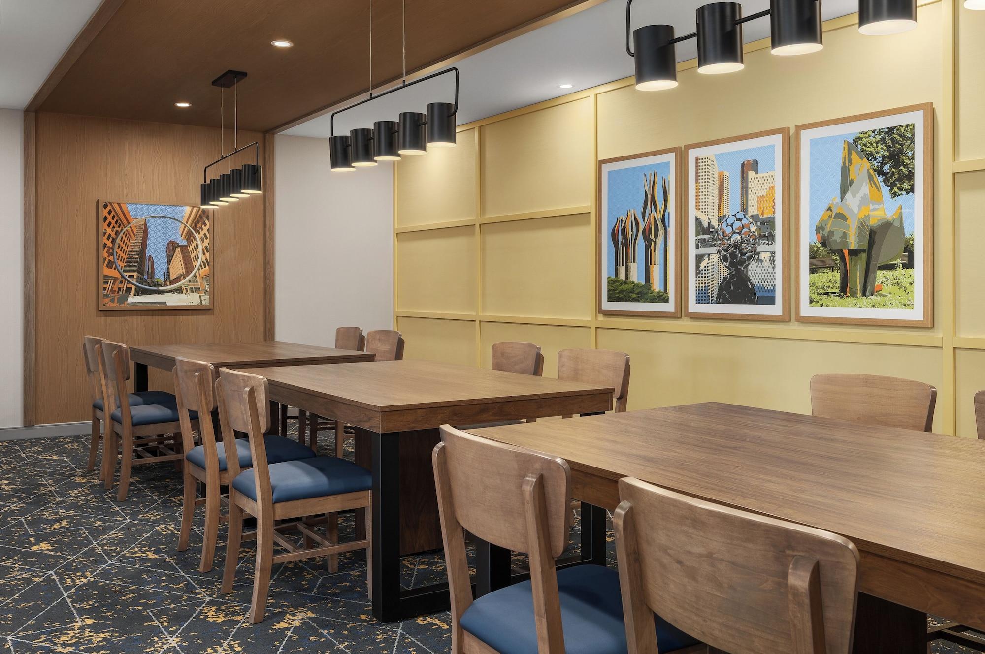 Sala de Reuniones Hampton Inn by Hilton Montreal East Anjou