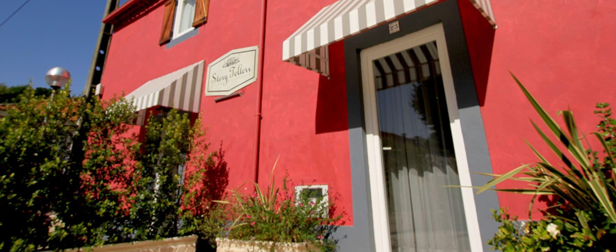 Vista Exterior Storytellers Villas