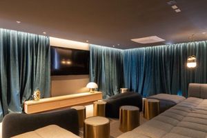 Alquiler Vacacional - Luxurious 1-bedroom Condo in Iconic City Building at La Carolina, Quito