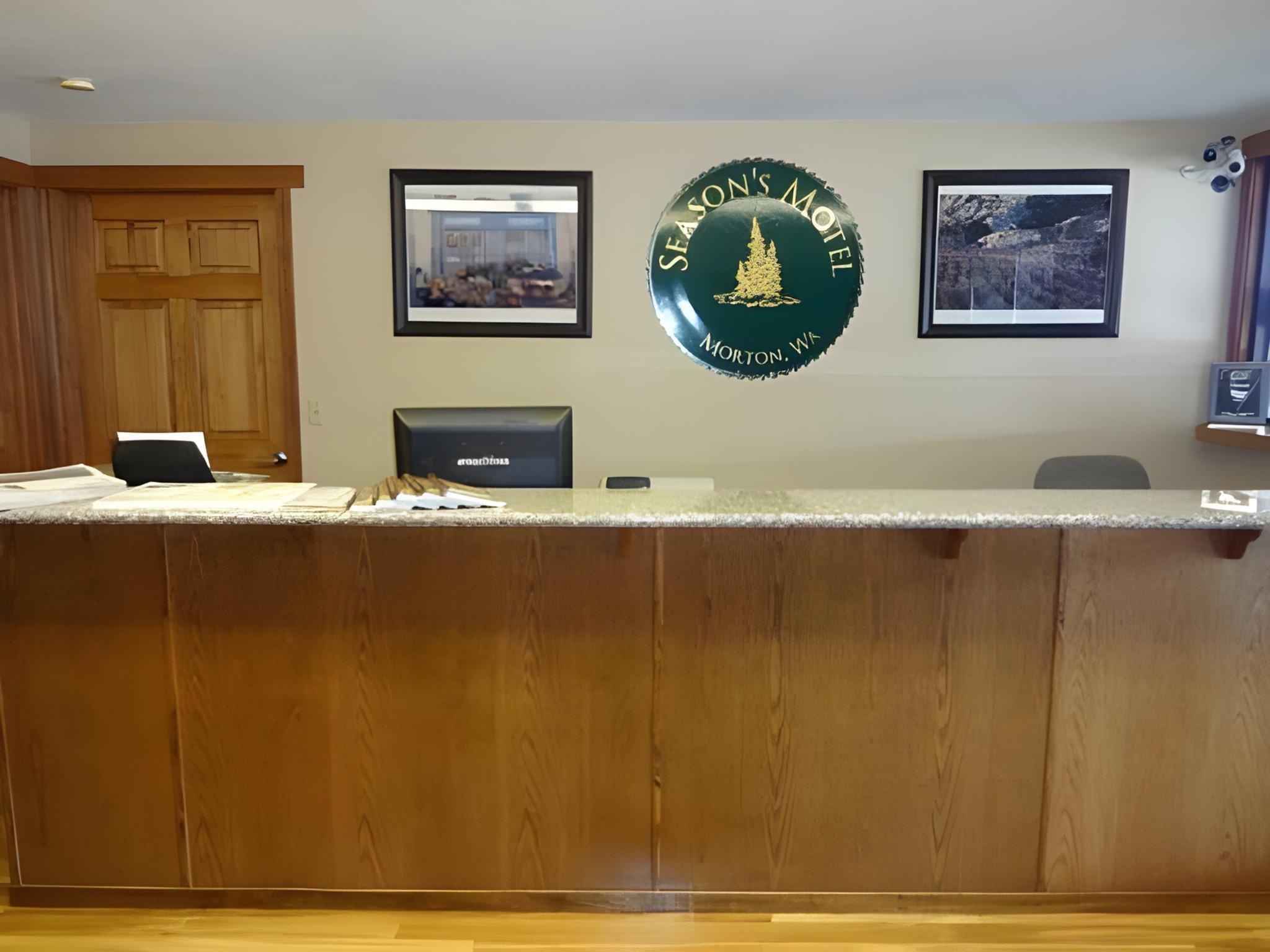 Vista Lobby Seasons Motel