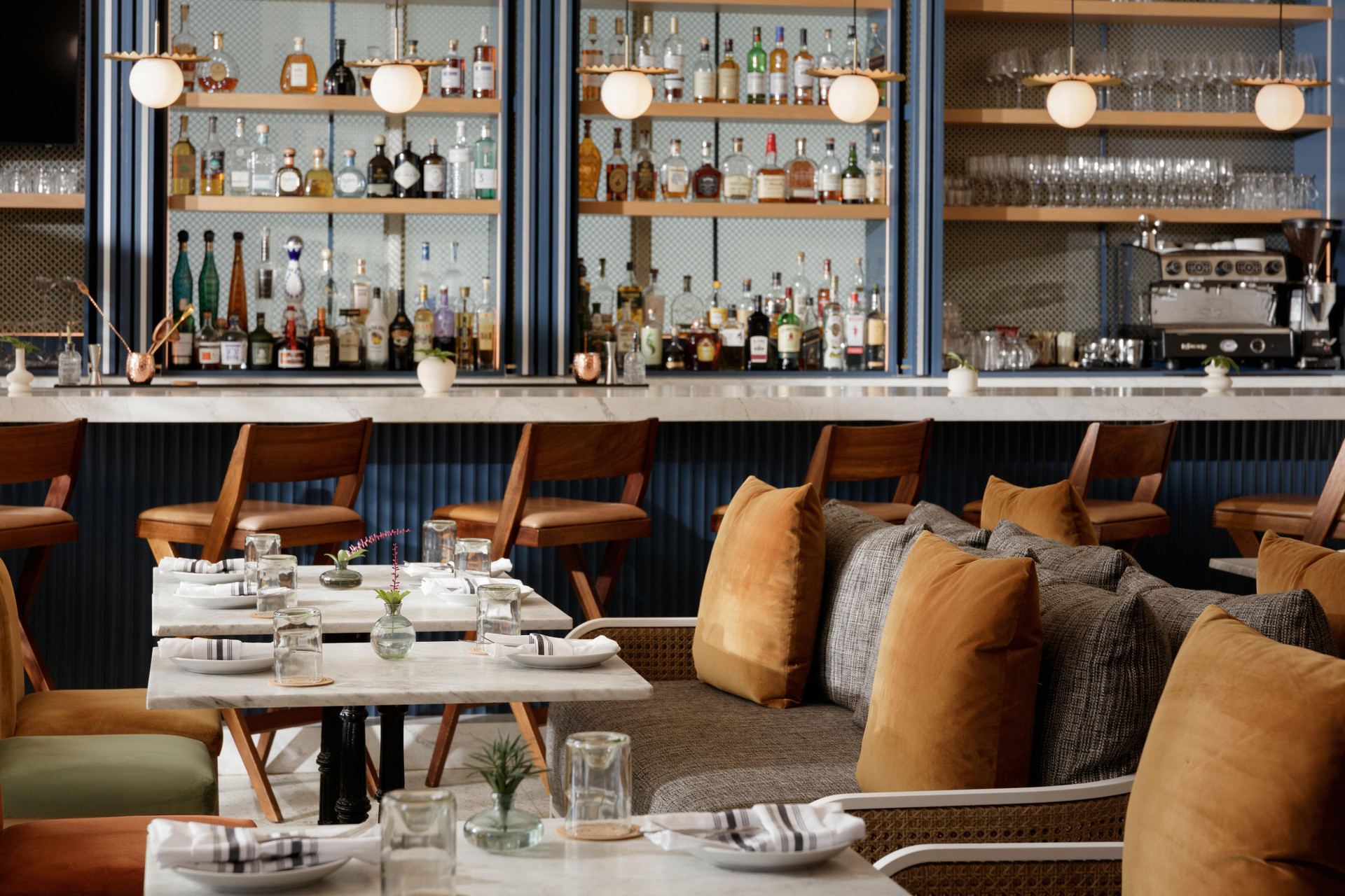Restaurant Kimpton Surfcomber Hotel by IHG