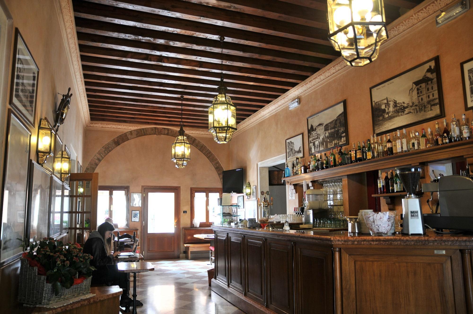 Vista Exterior Hotel 5 Colonne