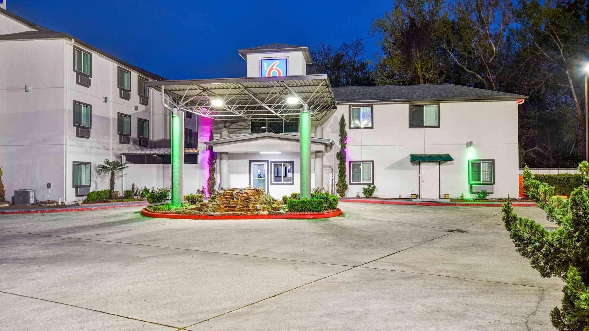 Vista Exterior Motel 6 Humble, TX - Houston International Airport