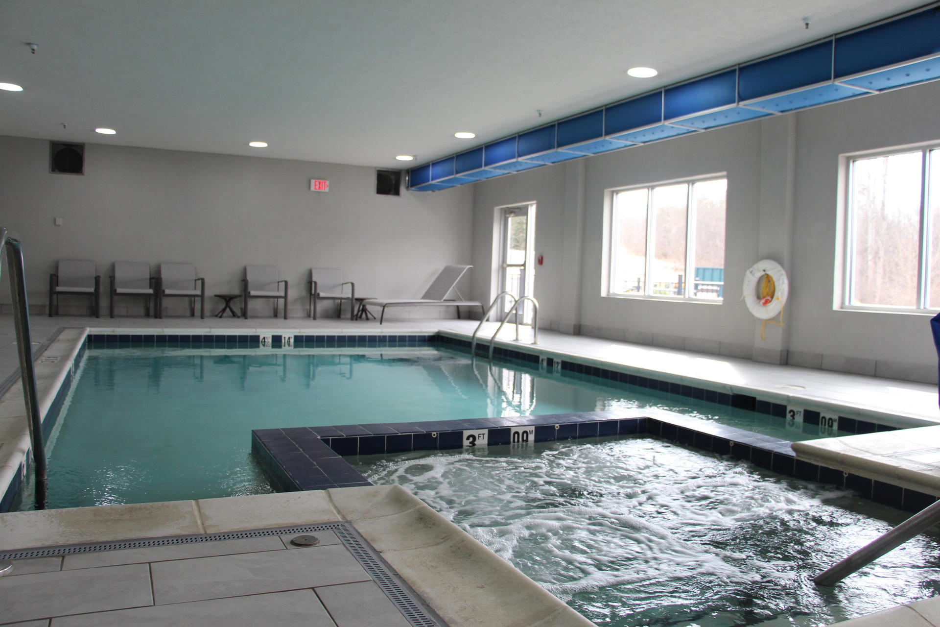 Vista Piscina Holiday Inn Express and Suites Wytheville by IHG