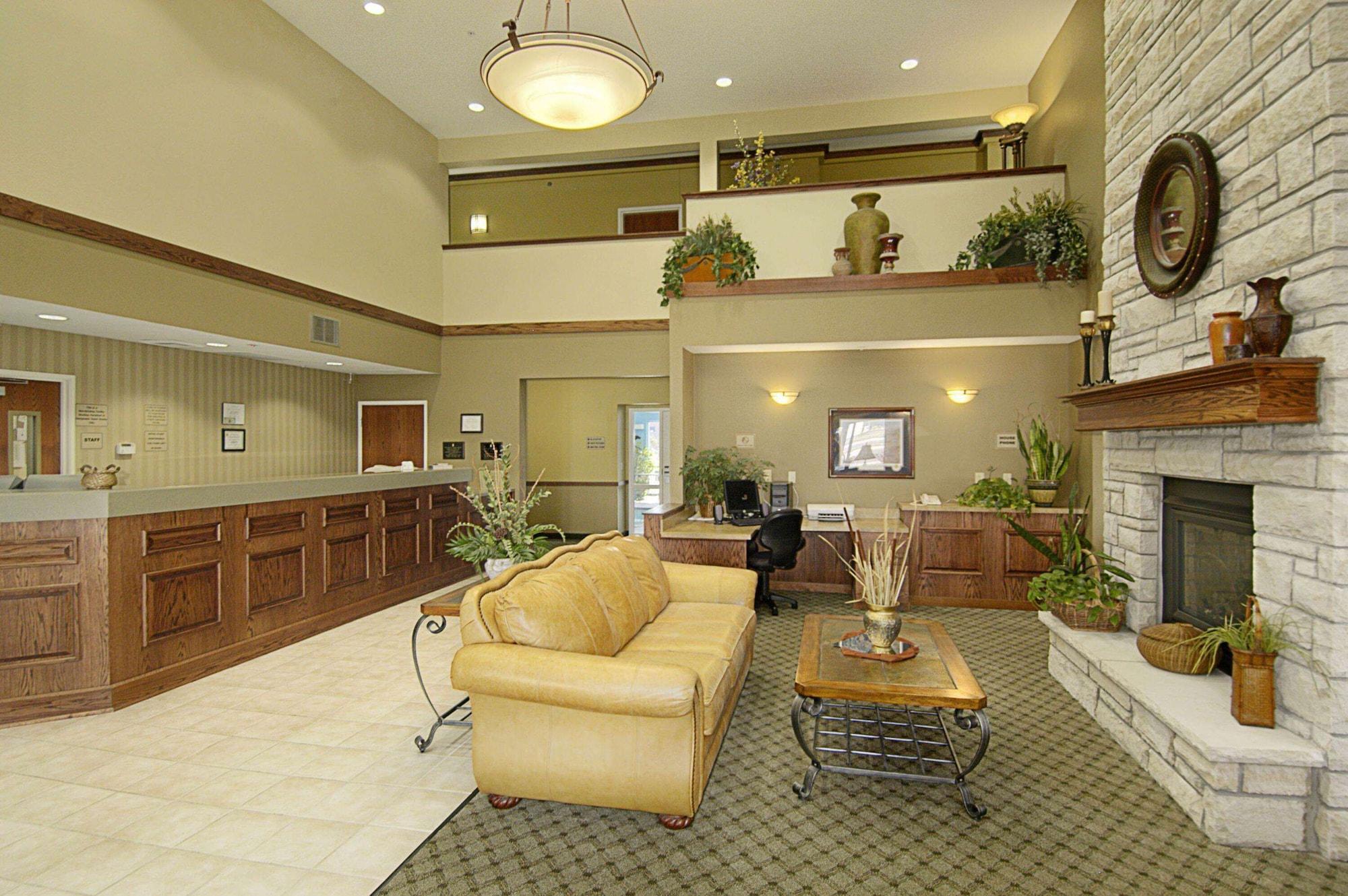 Vista Lobby Super 8 by Wyndham Topeka at Forbes Landing