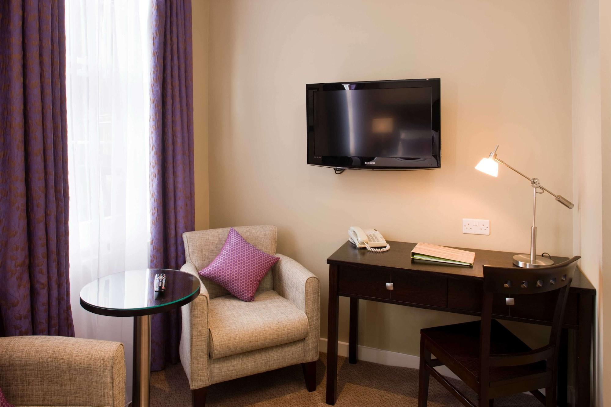 Set de Habitación Berjaya Eden Park London Hotel
