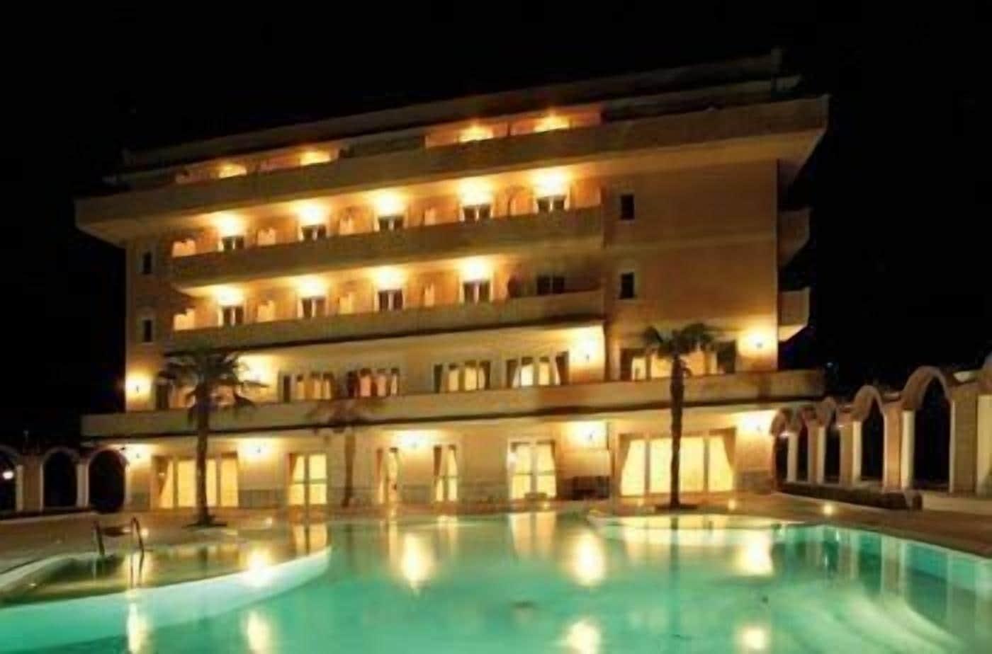 Vista Piscina Grand Hotel Osman