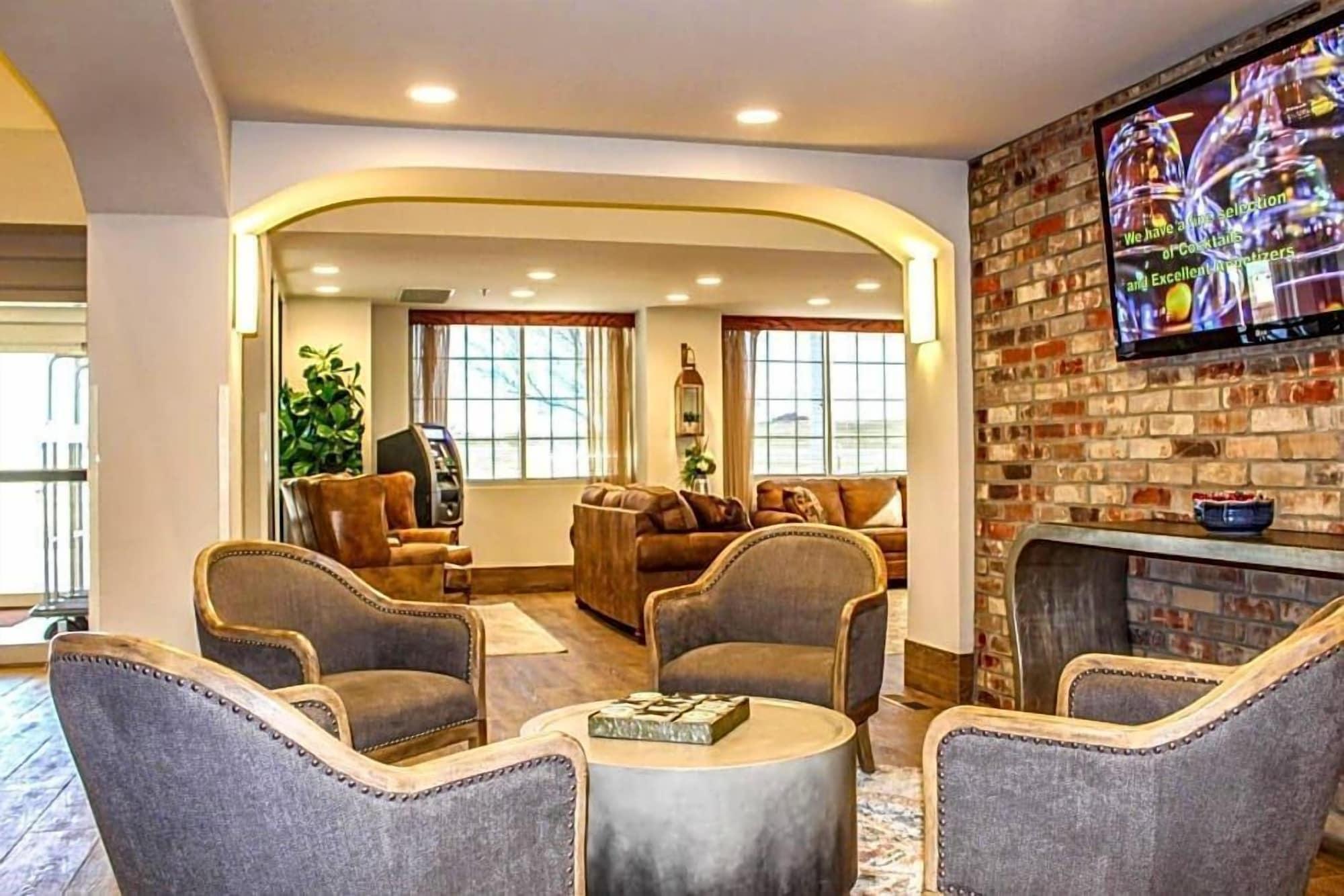 Vista Lobby Lucille's Hotel, Restaurant, & Bar