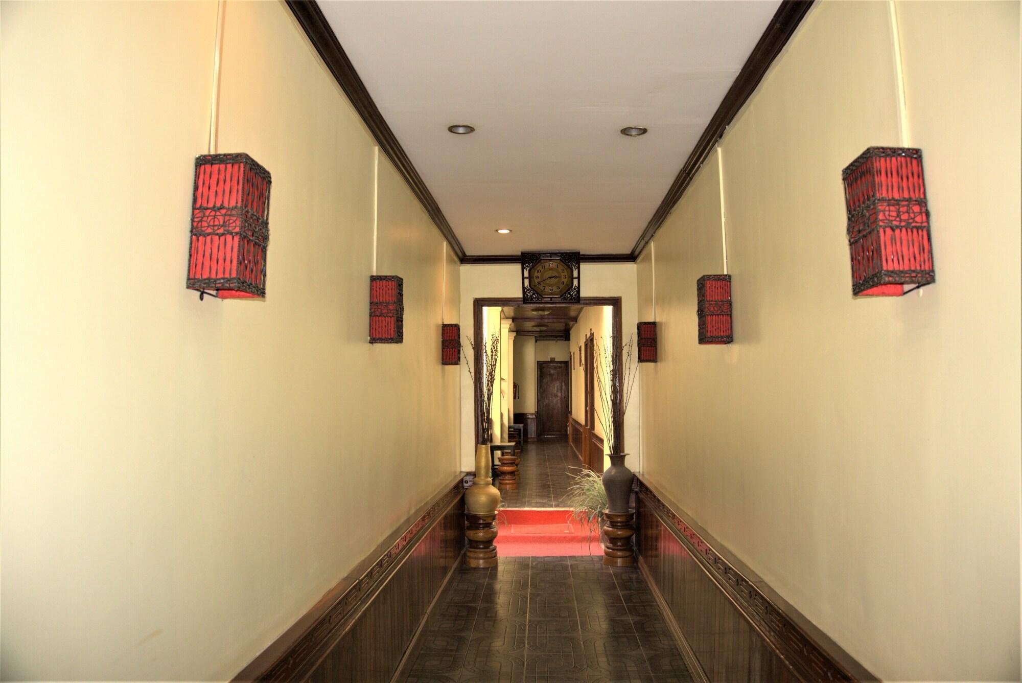 Varios Visoun Namsok Hotel