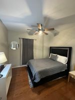 Alquiler Vacacional - Tranquil 2-bedroom condo in charming Chicago with WiFi, AC
